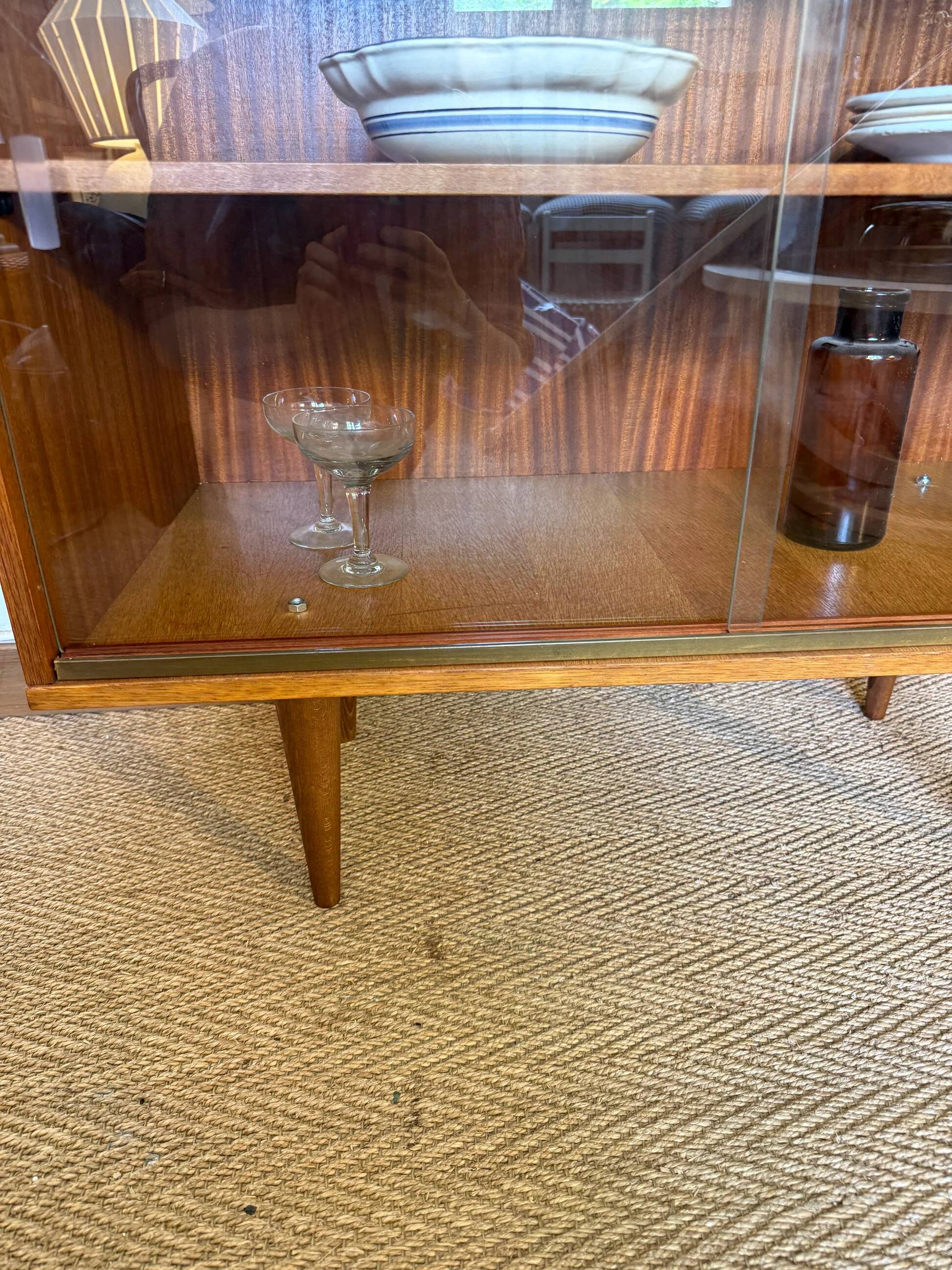 Enfilade vitrée vintage en placage de teck