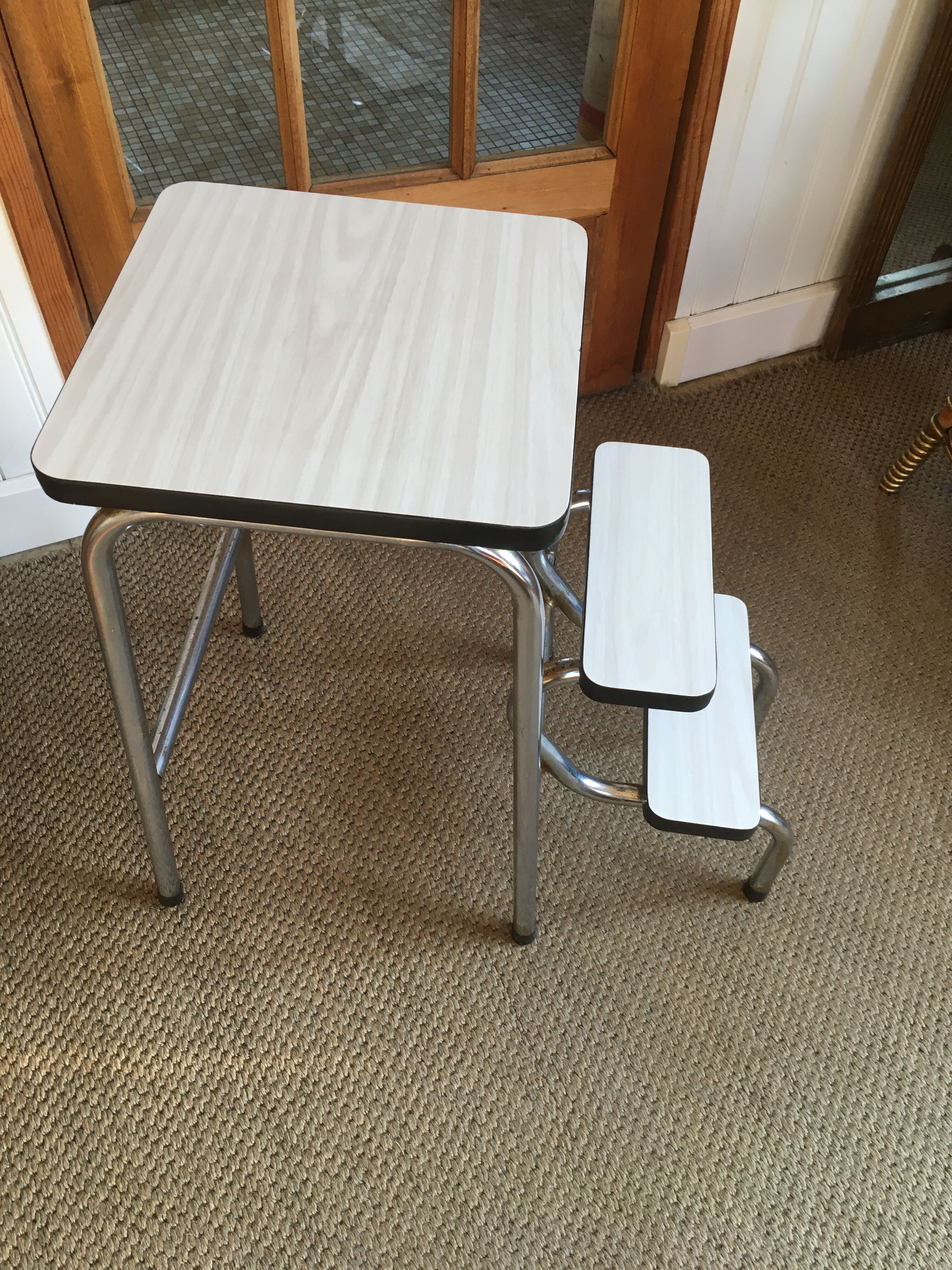 Formica Tabouret