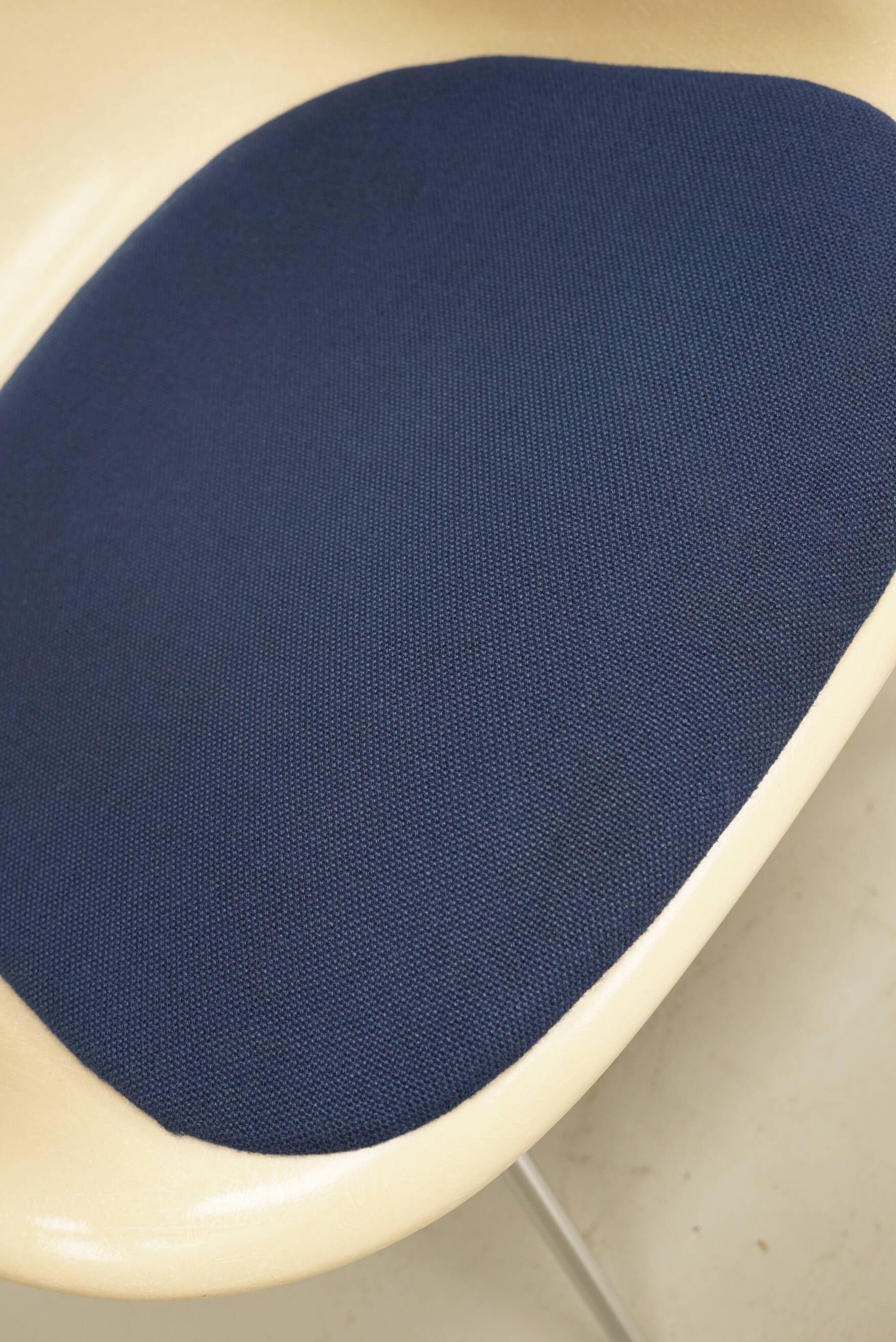 Set of Three Parchment Fiberglass DAX Armhairs Eames for Herman Miller / Vi