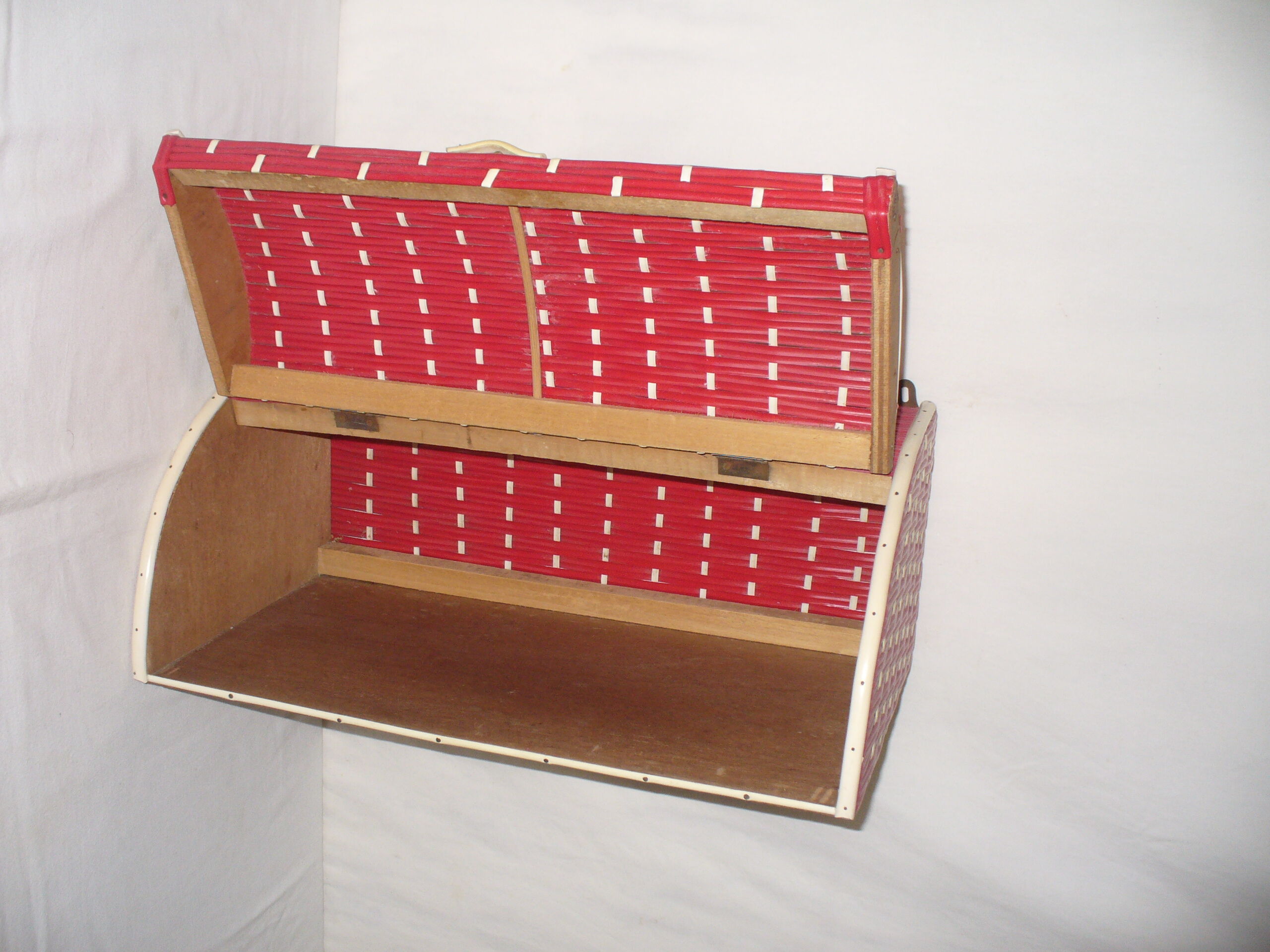 Side wall furniture scoubidou from the 50s