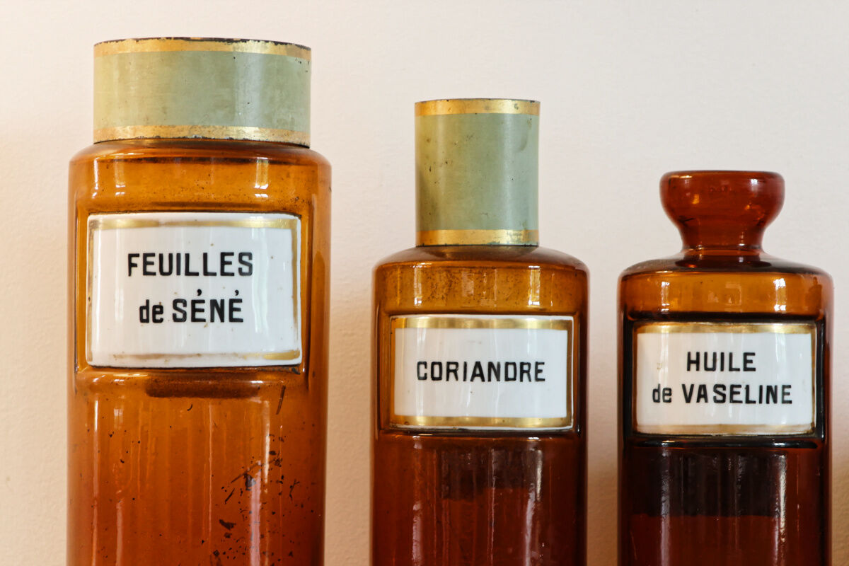 Set of 6 apothecary bottles, early twentieth century