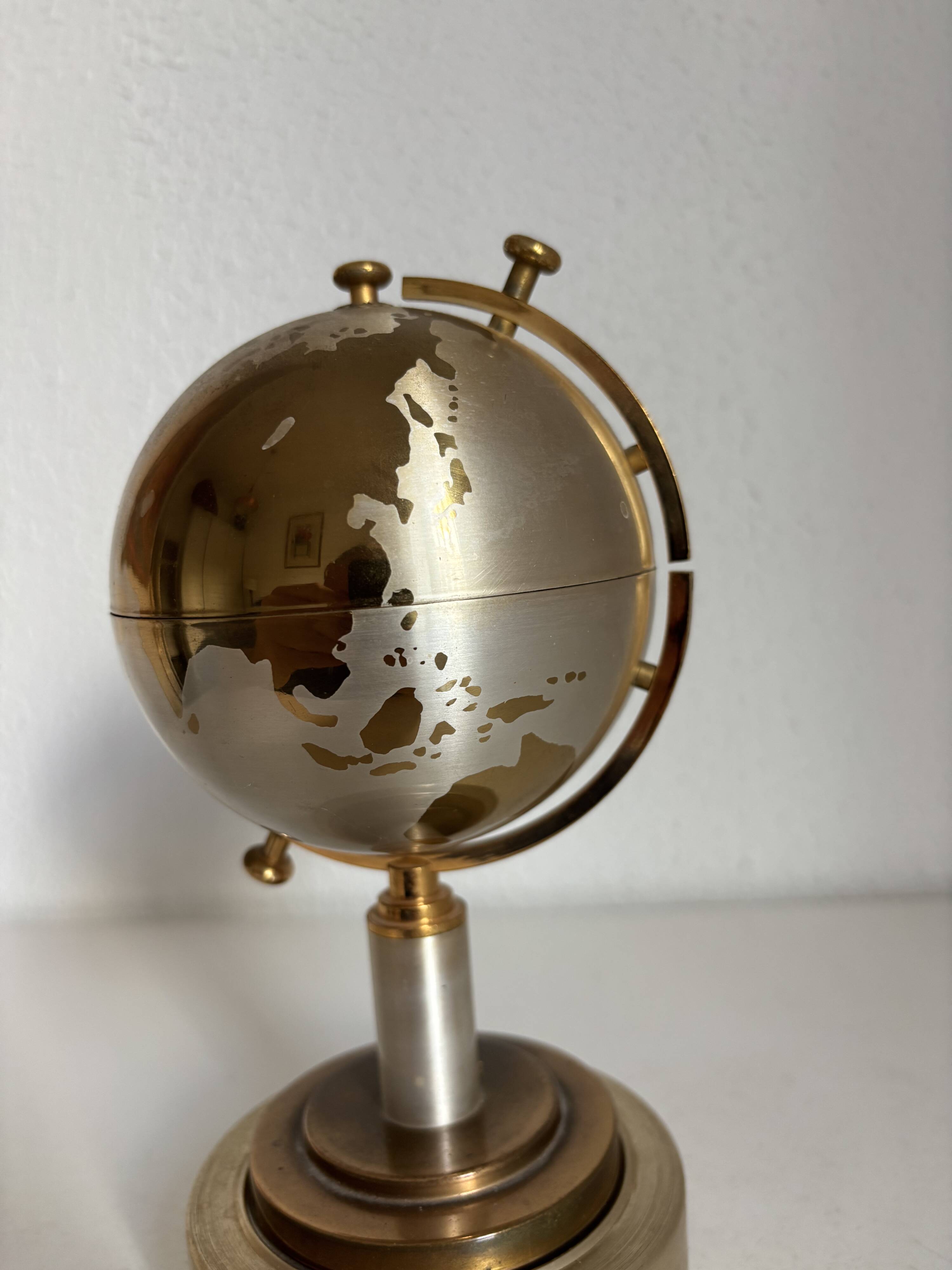 Vintage 1960 cigarette case world map dispenser - 21 x 10 cm