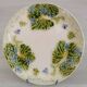 Assiette Ancienne en Barbotine Décor Floral et Feuillage Vert