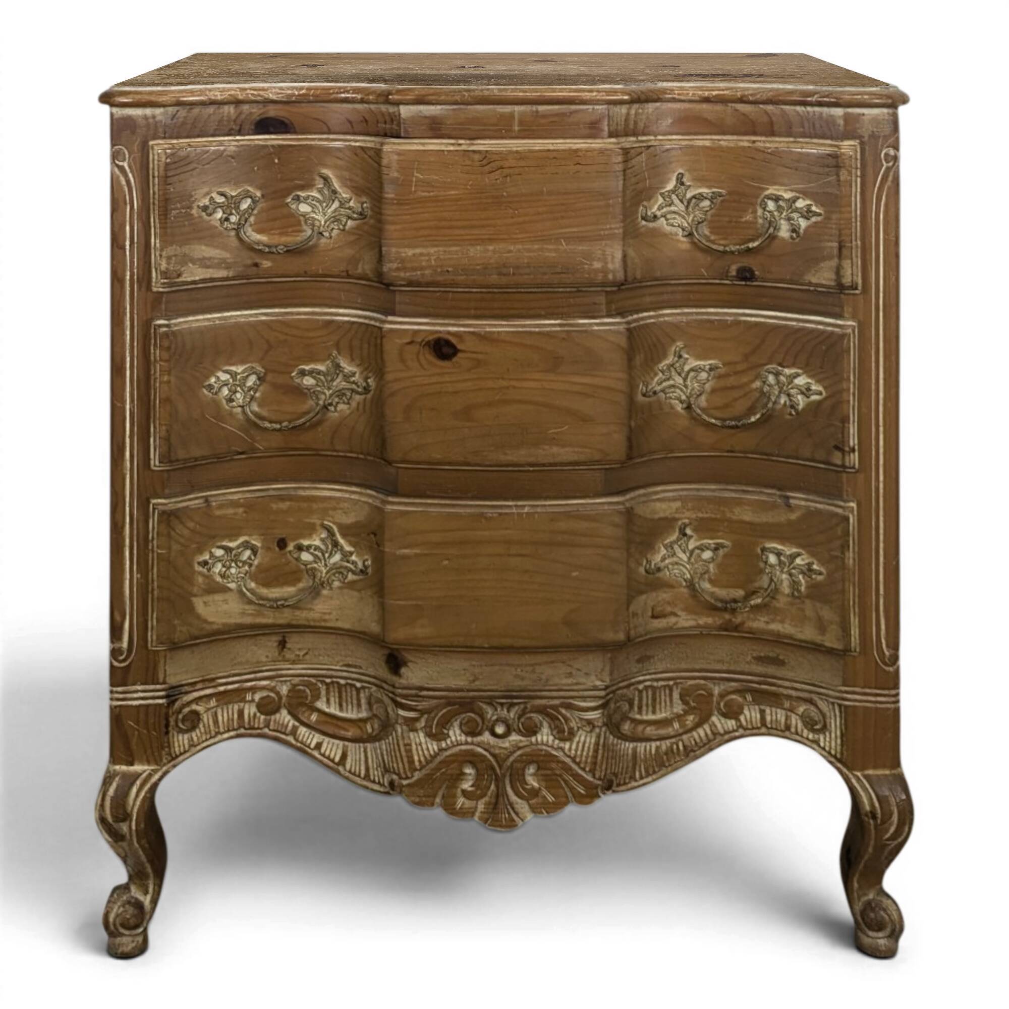 Commode de style Directoire en pin césuré