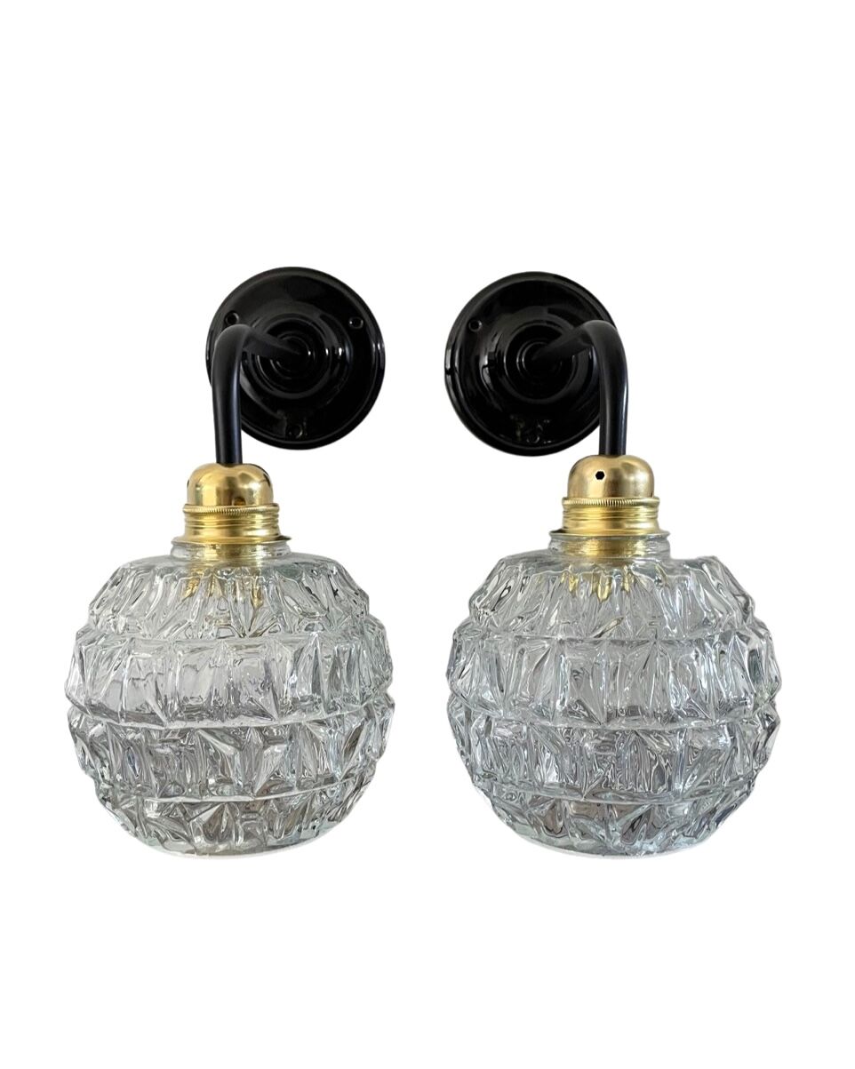 Pair of wall sconces globes in chiseled glass