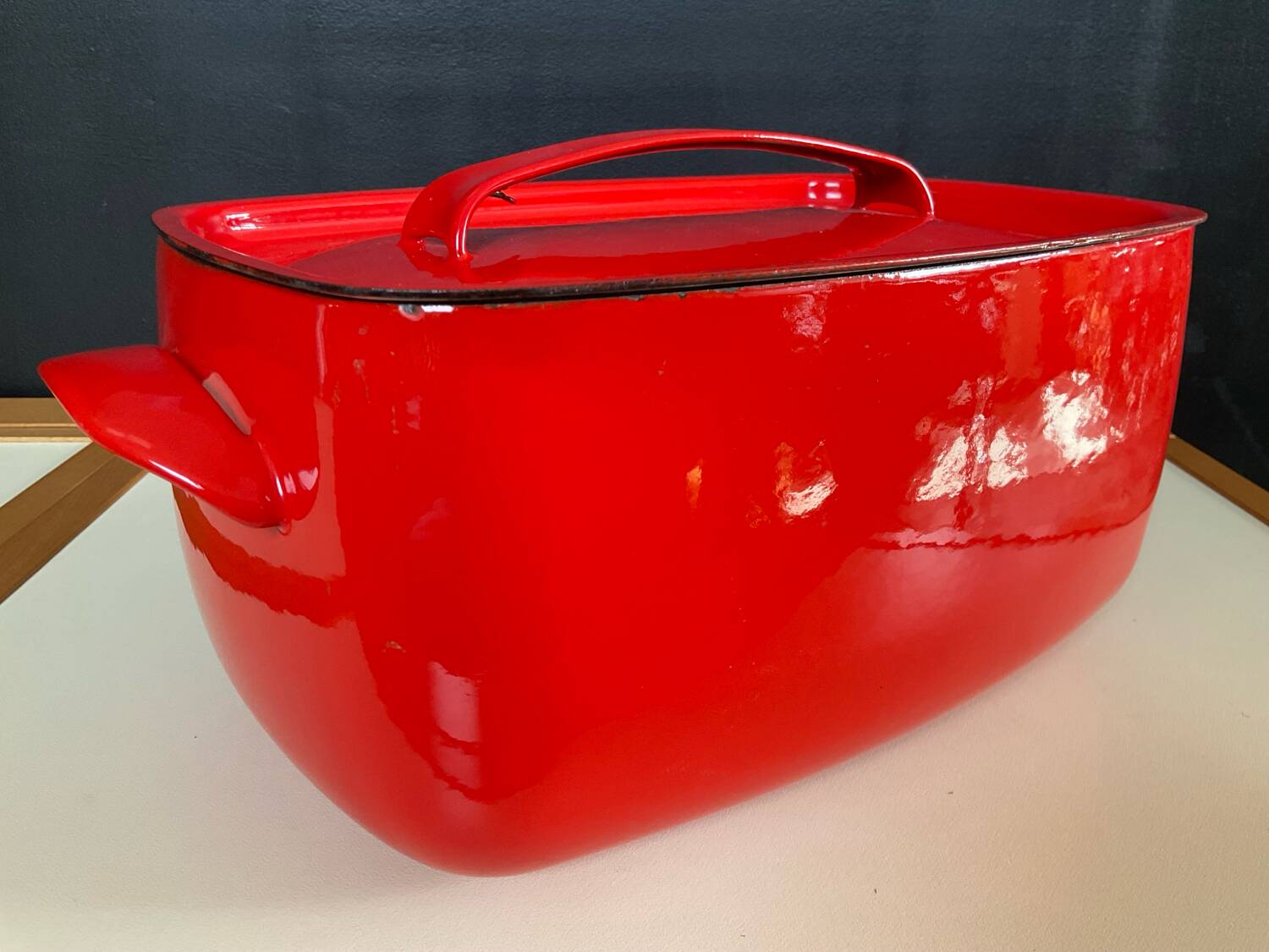 Vintage enamelled cast iron casserole dish