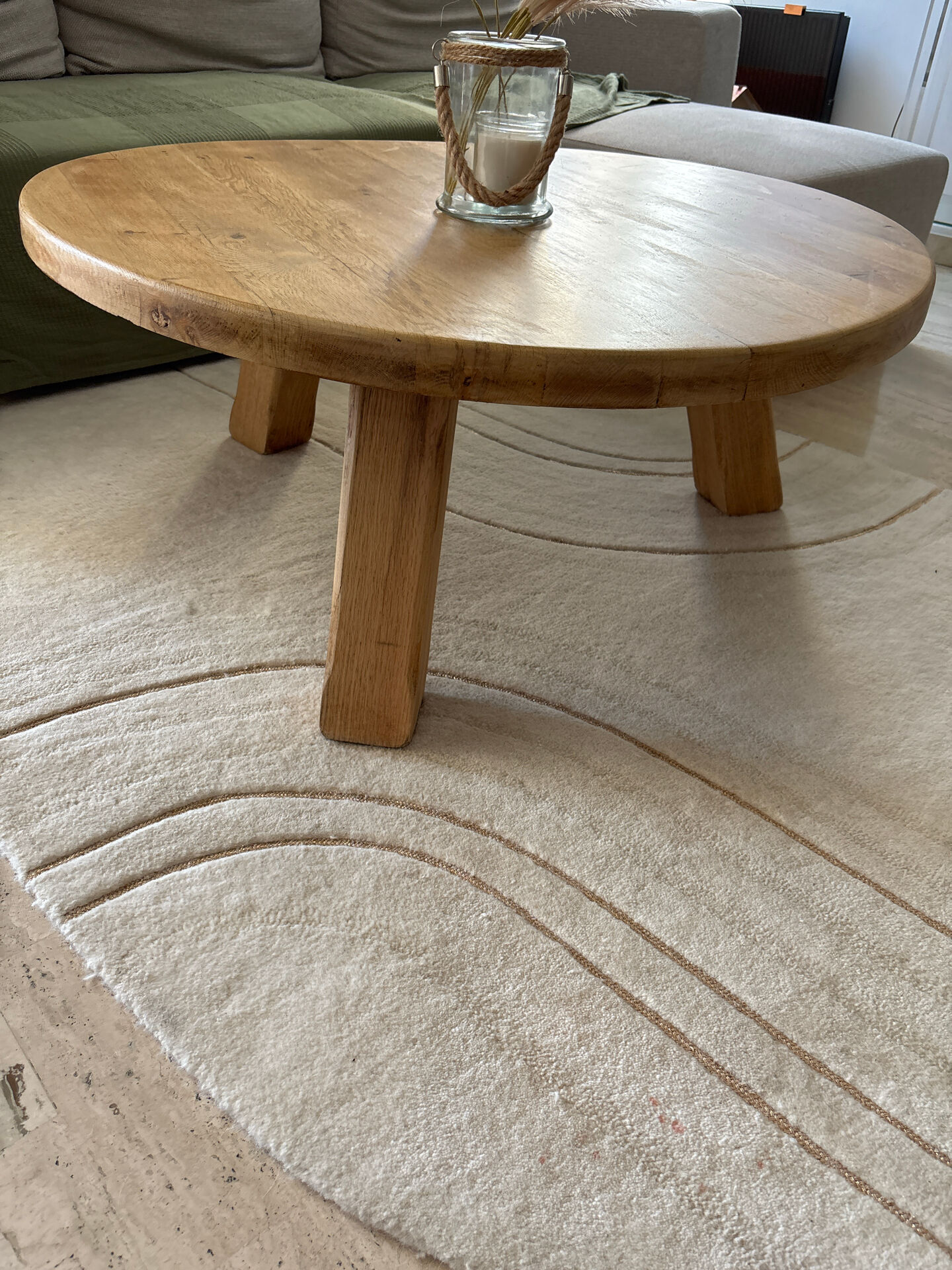 Table basse tripode vintage en bois massif