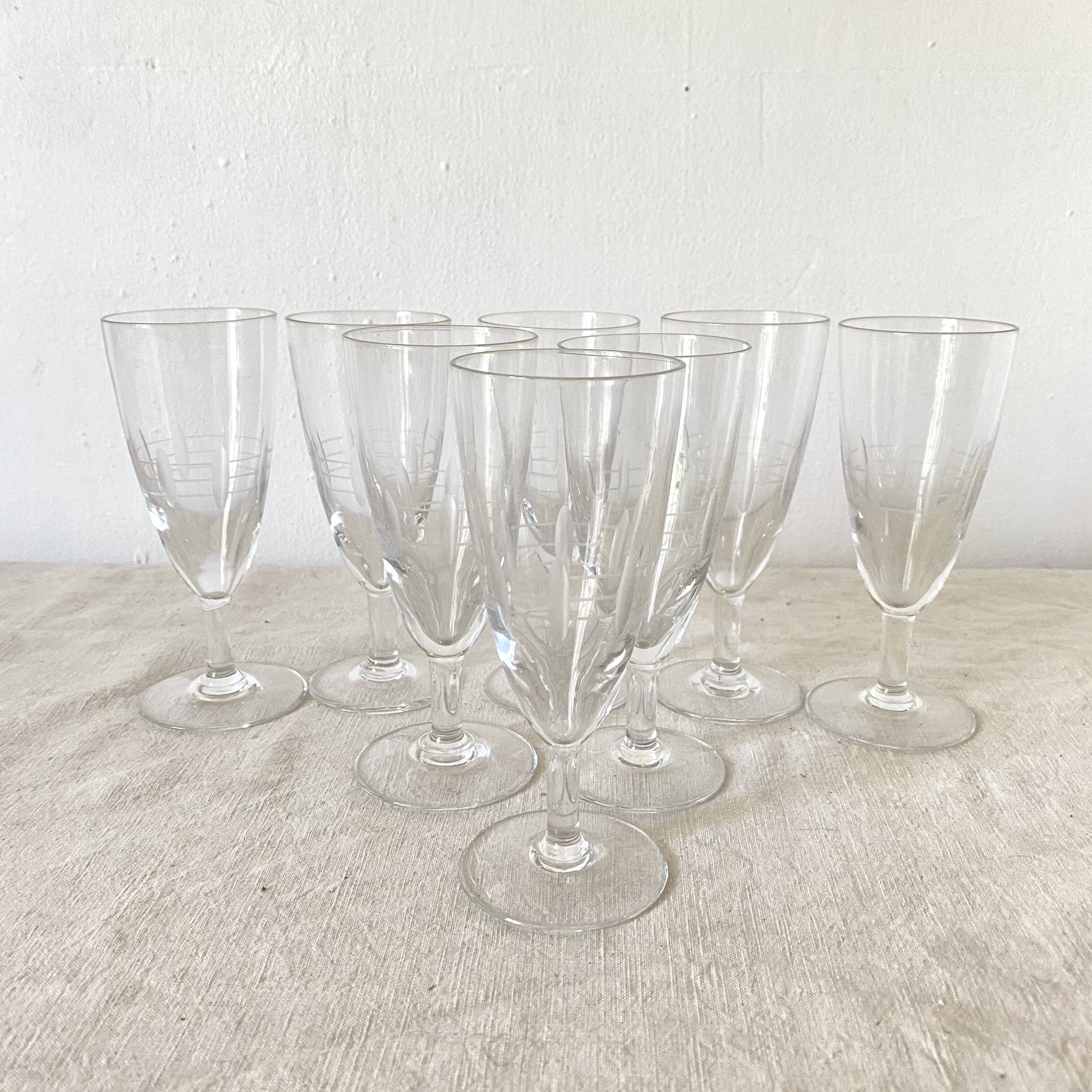 Chiseled decoration flutes