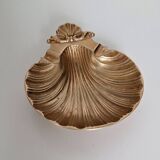 Scallop-shaped ashtray