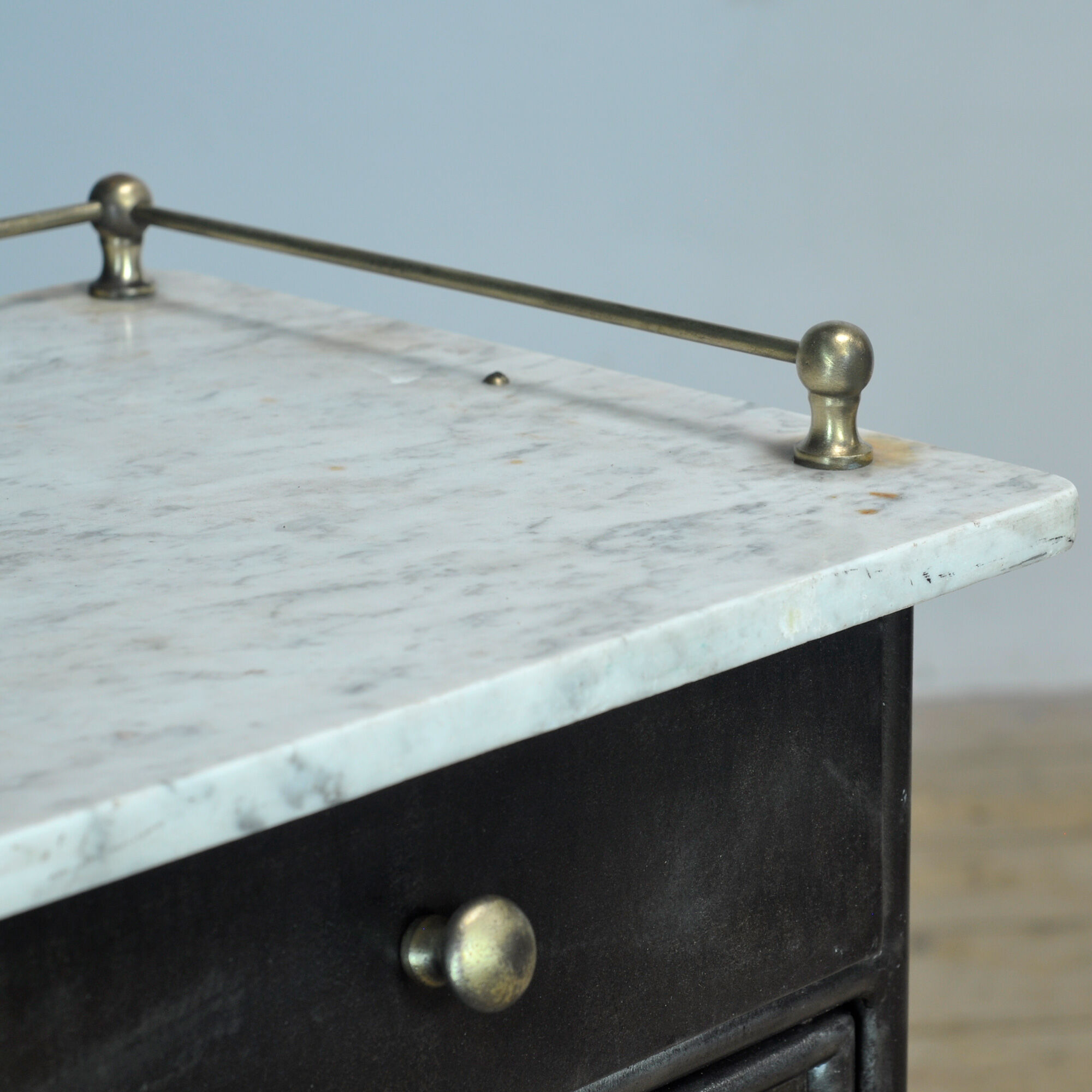 Table de chevet en fer, vers 1920