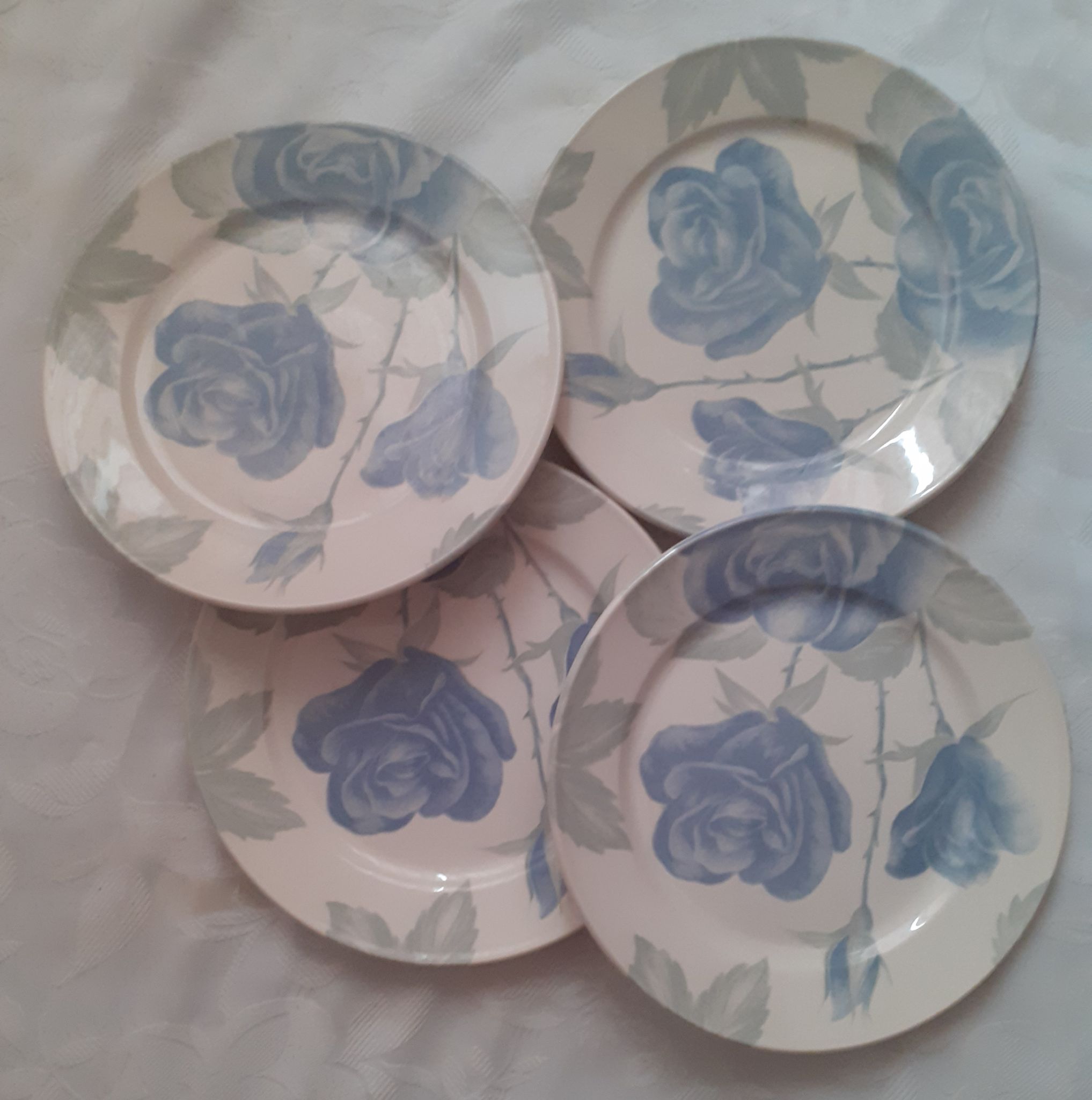 Suite of 4 vintage dessert plates