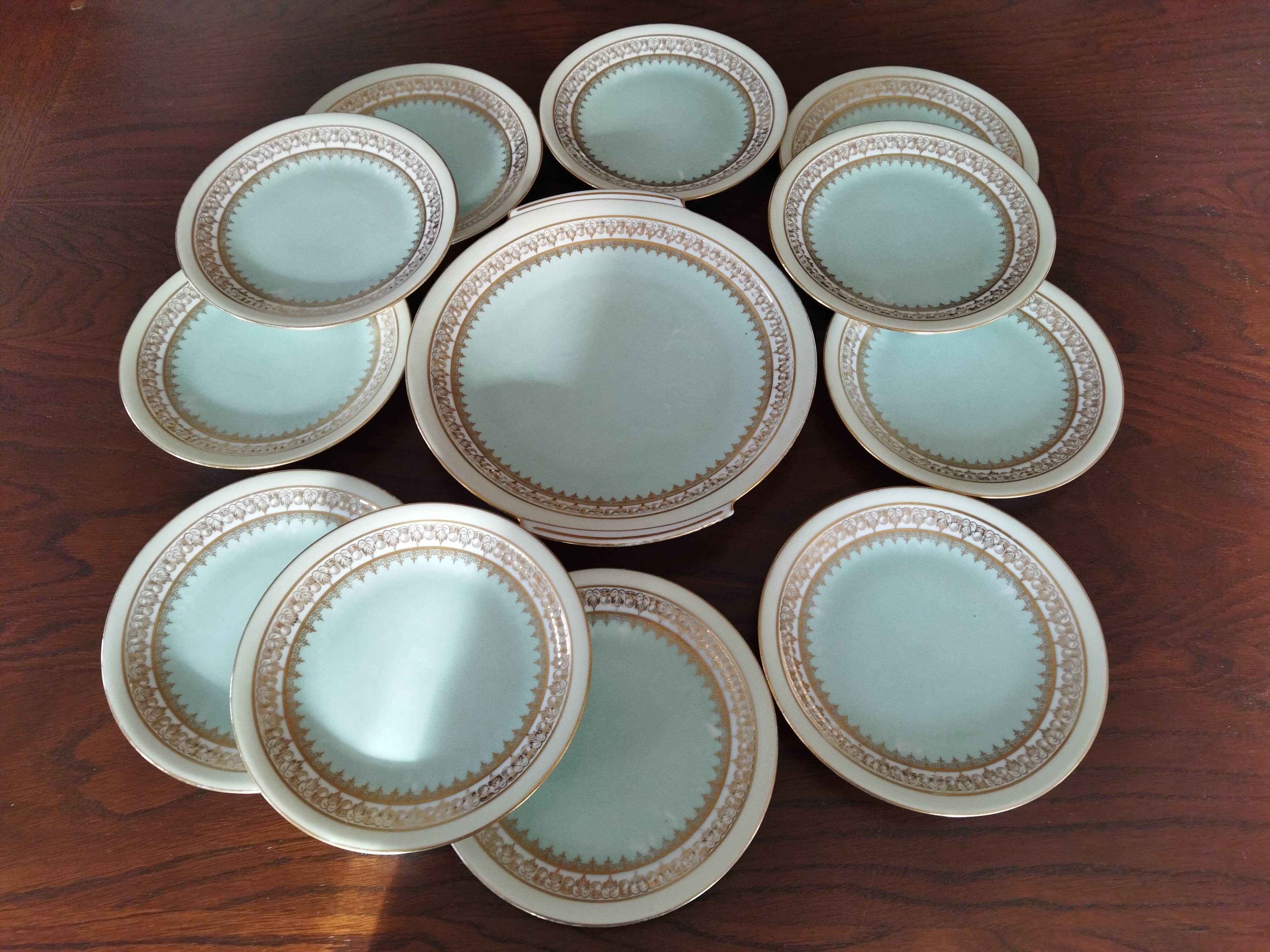 Platter and 11 dessert plates in Chapus Frères Limoges porcelain