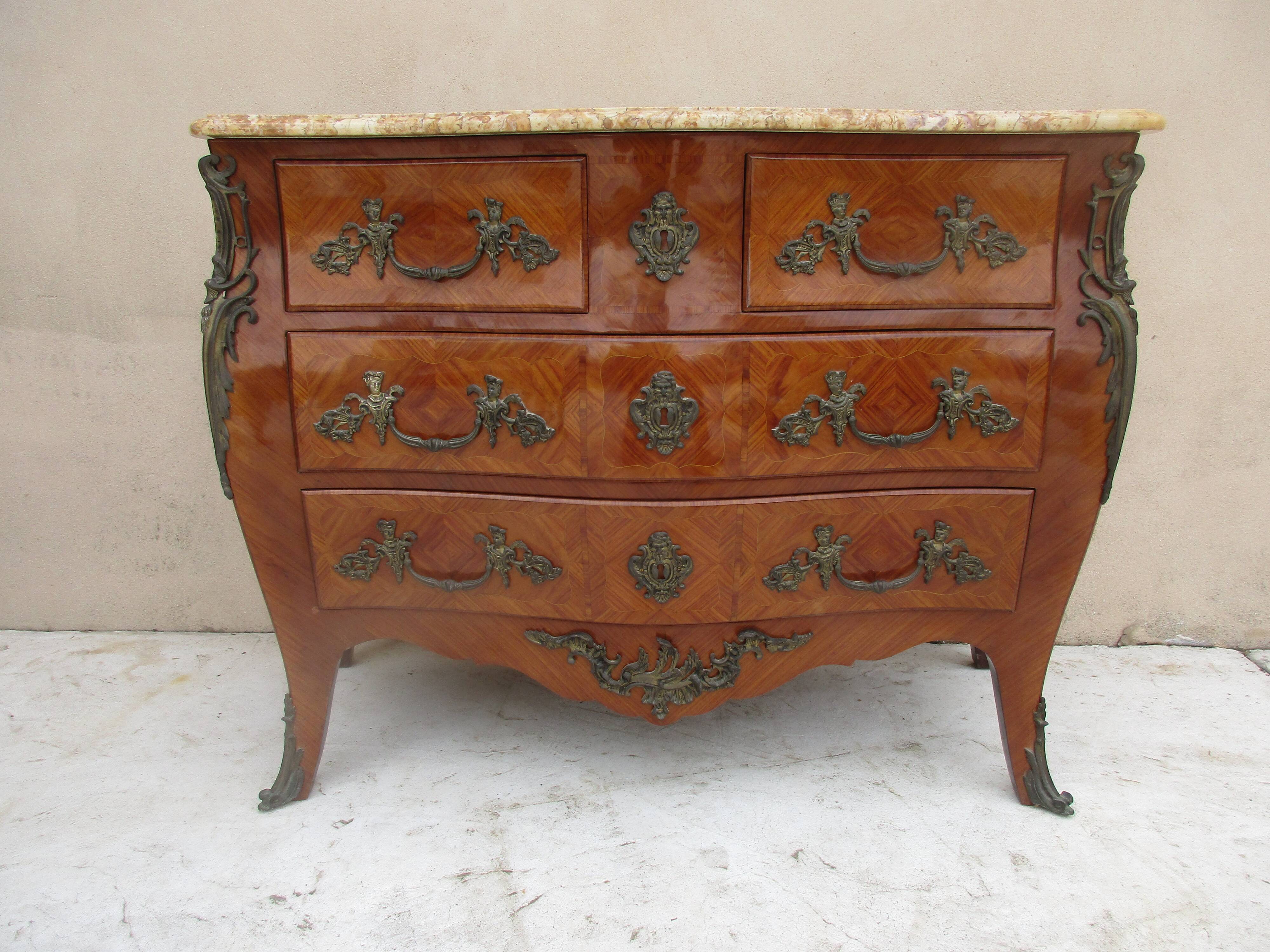 Dresser en marquetry style lLuis XV