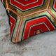 Coussin lombaire hexagonal vermillon Kikkō Vanguard — noir, rouge et or