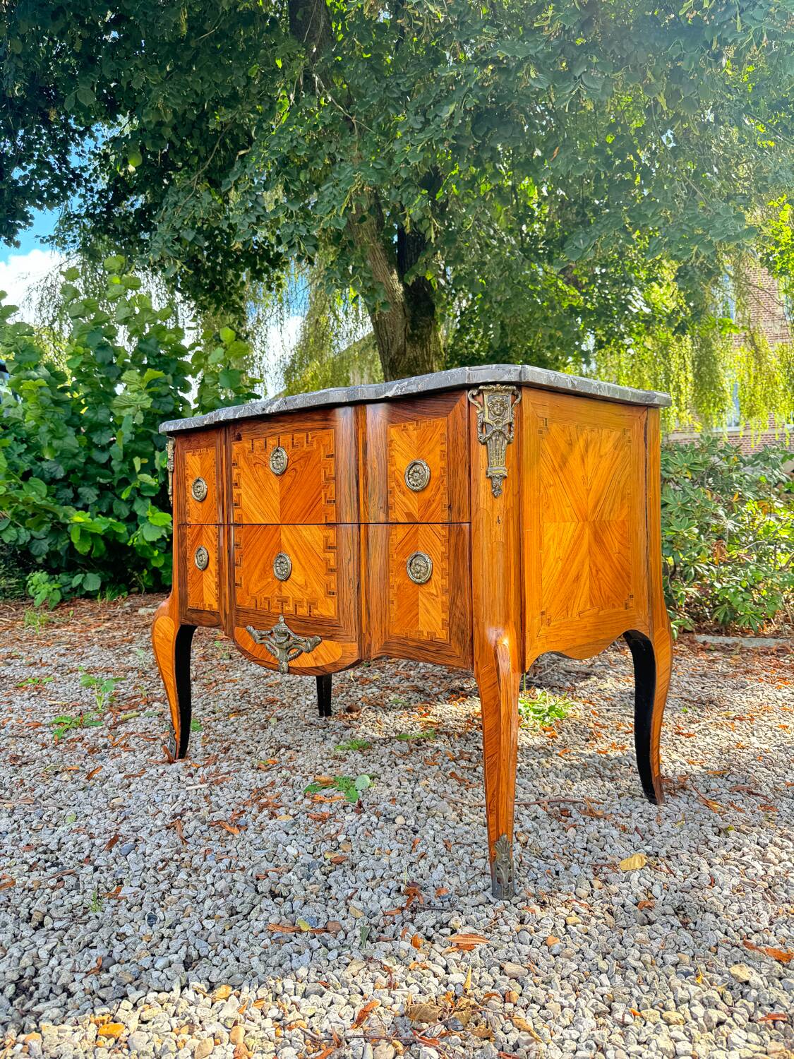Transition period marquetry chest of drawers, late 18th century