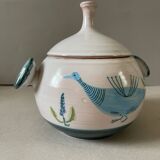 Covered pot or yvon Roy soup decorating with vintage dishwashing birds