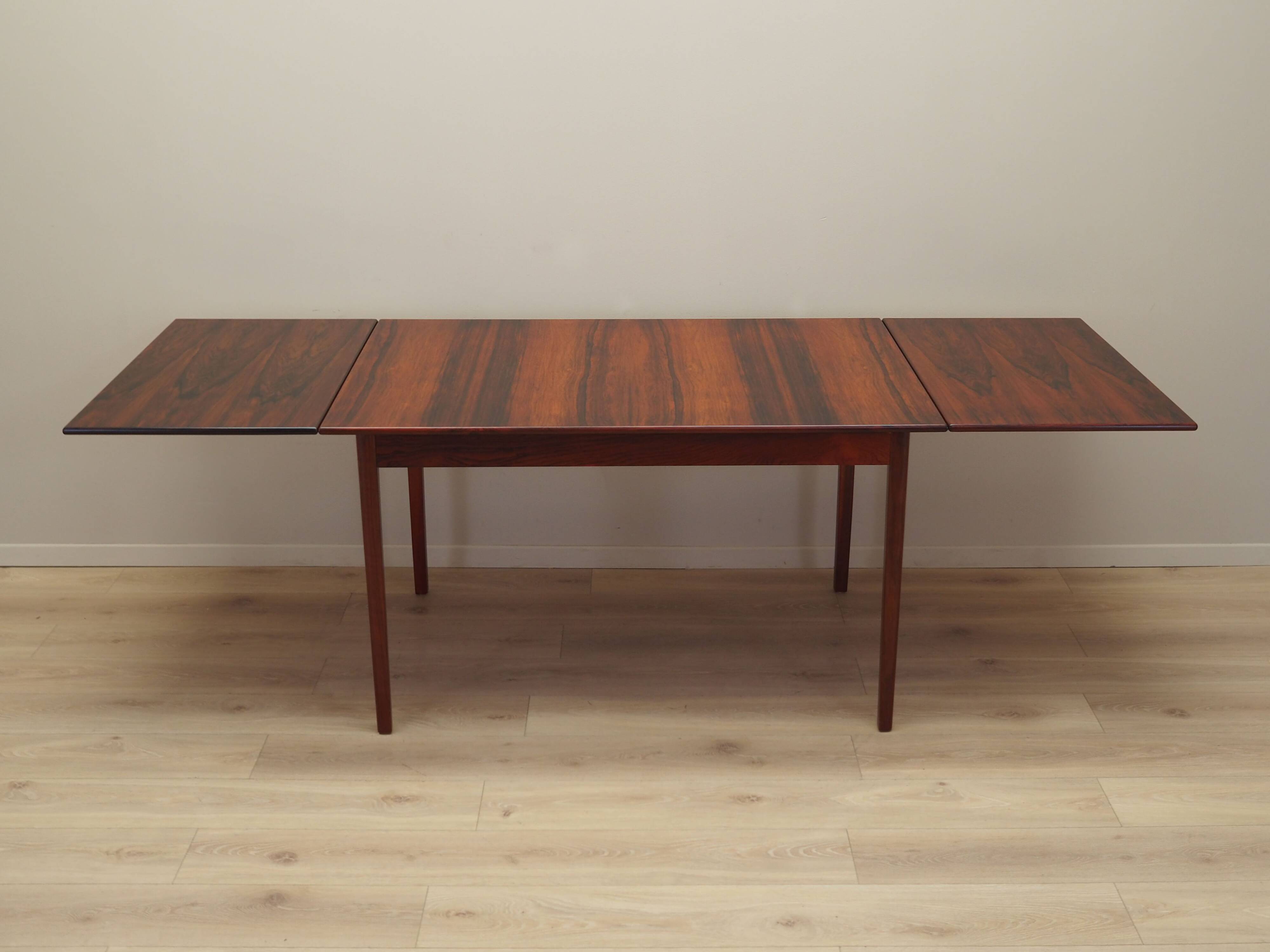 Table en palissandre, design danois, années 1970, production : Danemark