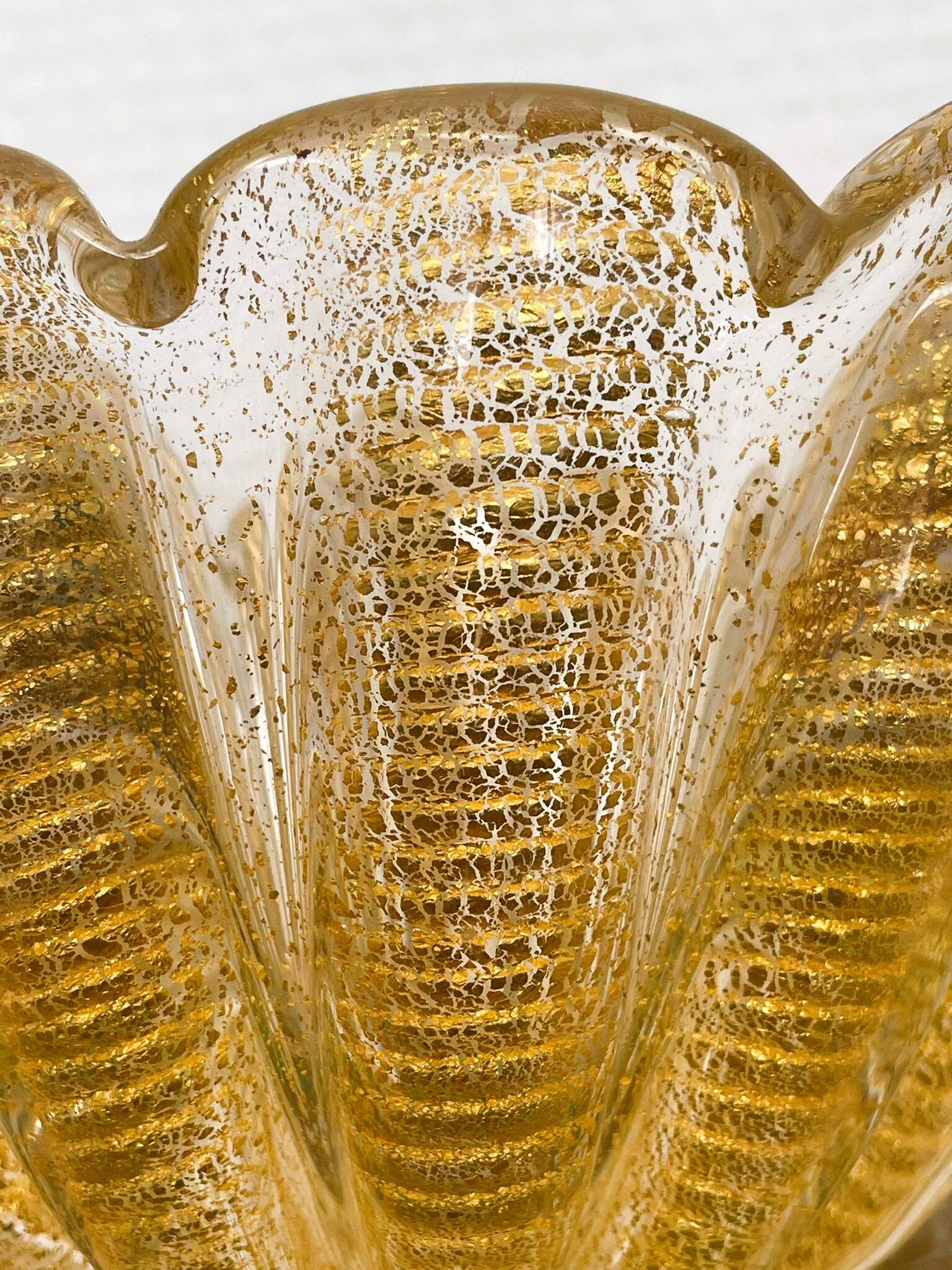 Murano glass scallop bowl in Italy with gold glitter trim