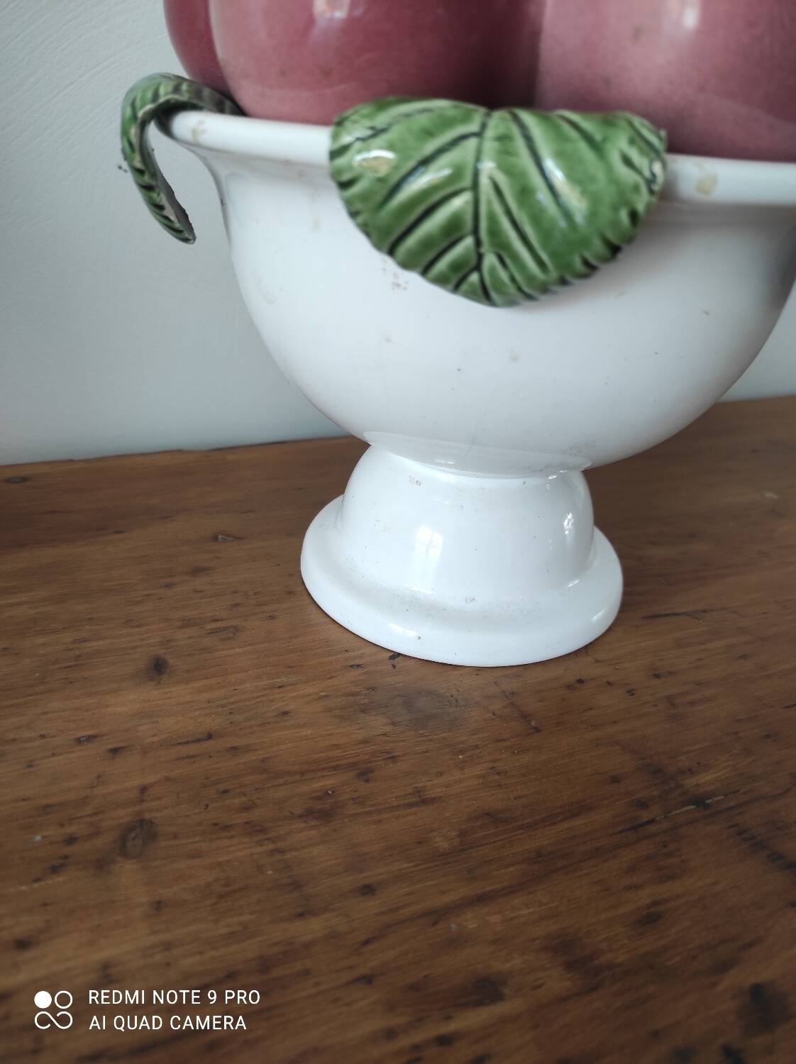 Barbotine centerpiece