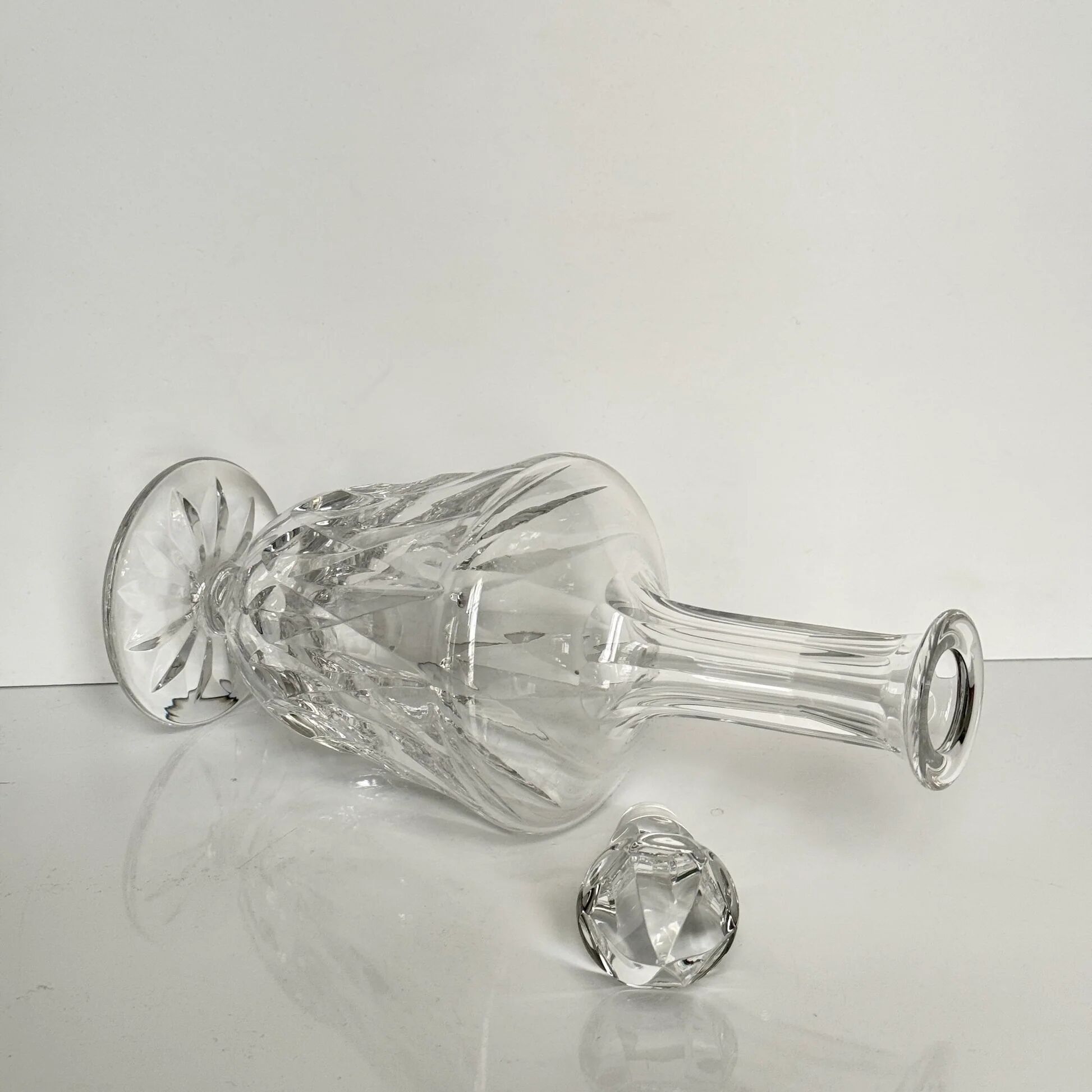 Crystal carafe from Saint-Louis – elegant size