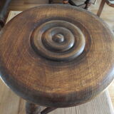 Tabouret tripode en bois tourné