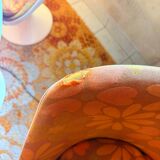 Table and tulip leg chair, vintage space age from the 70s.