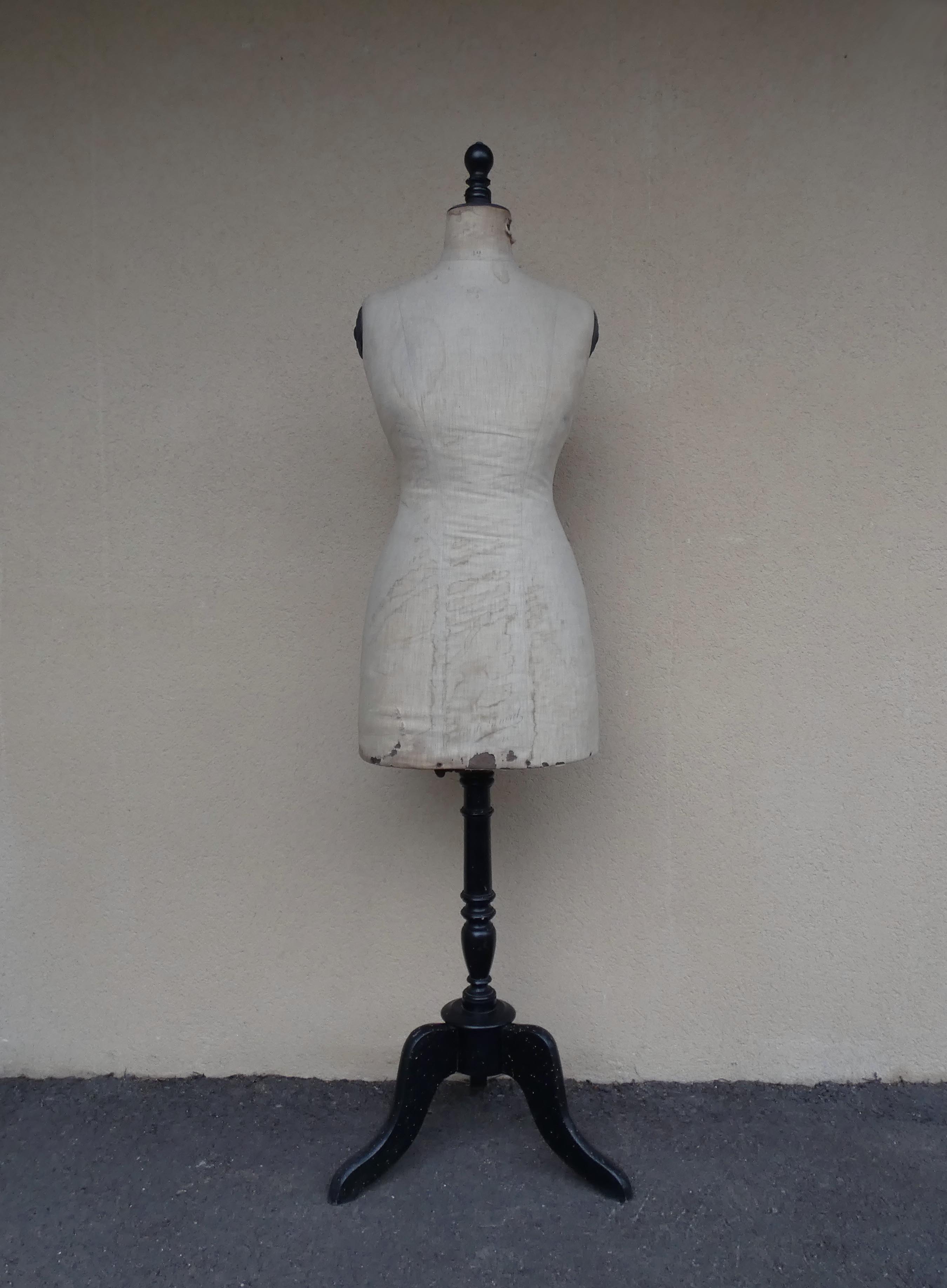 Former female sewing model t42