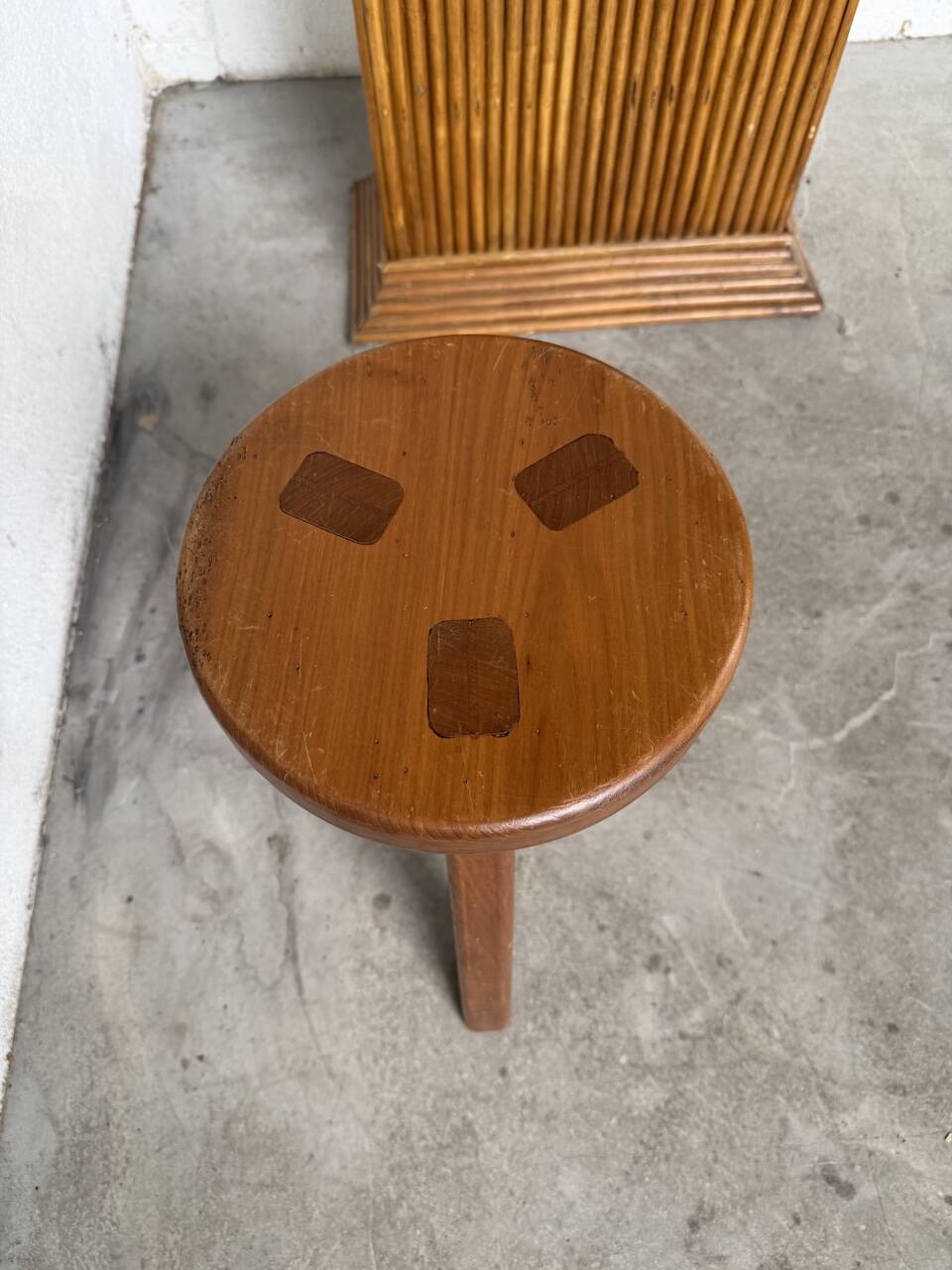 Tripod stool elm