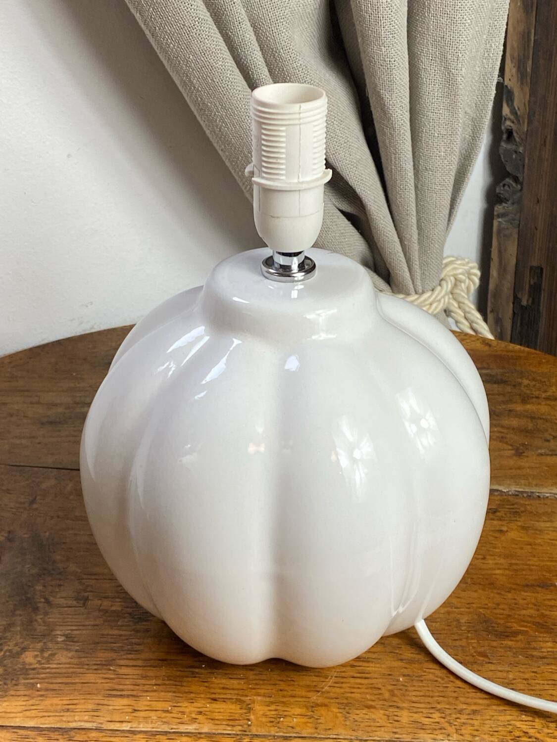 White ceramic lamp base