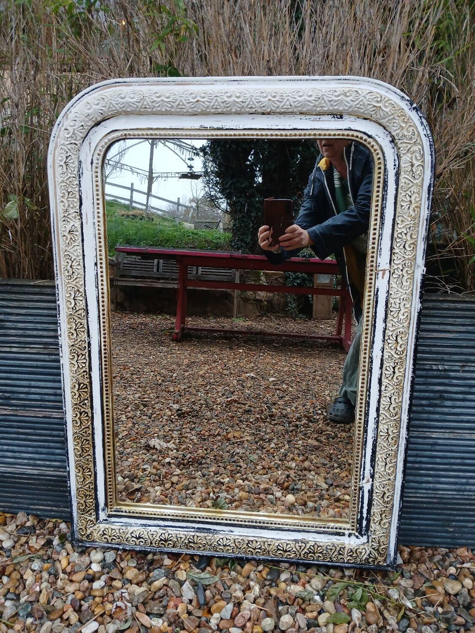 Miroir ancien avec cadre en bois sculpté 