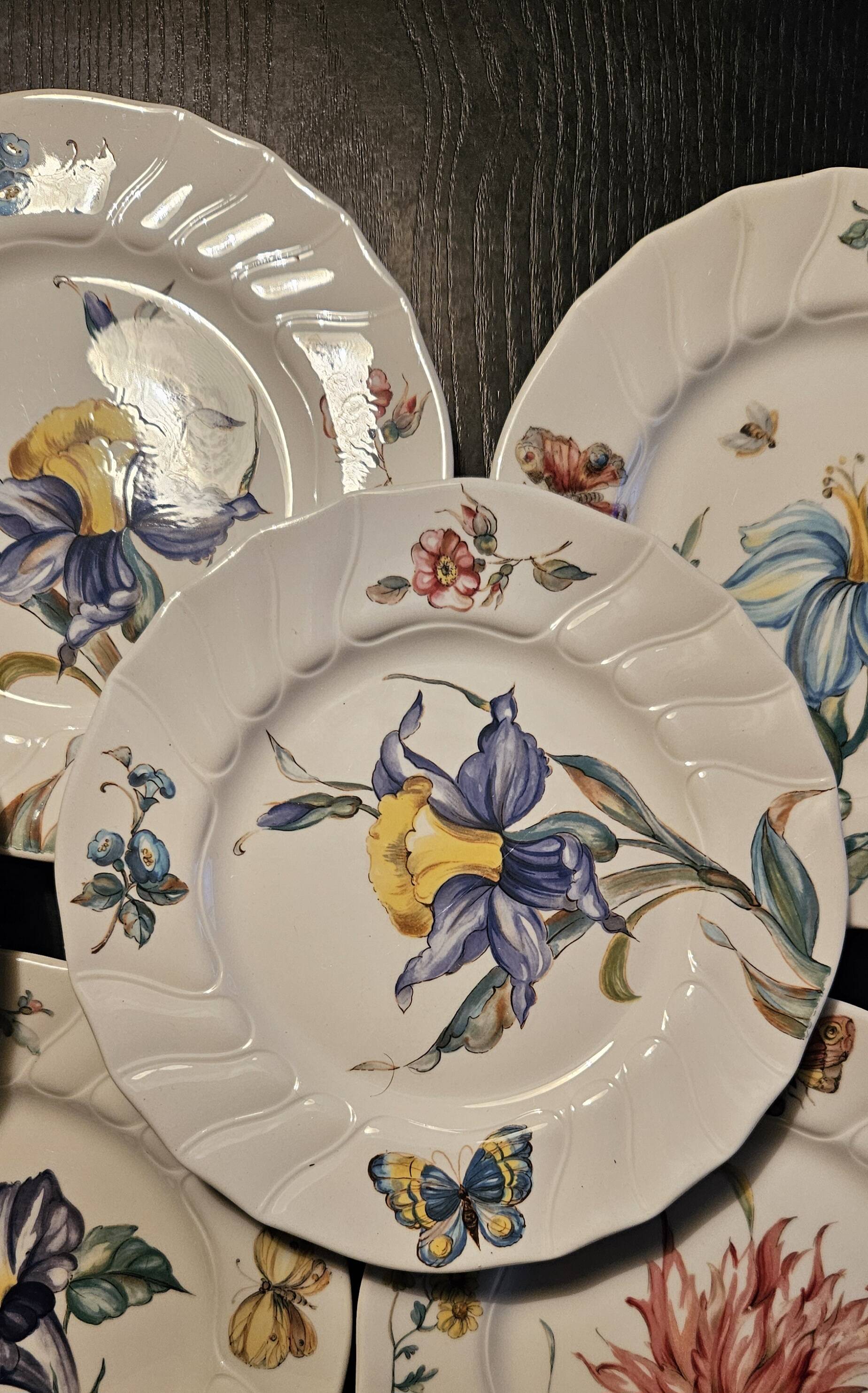 Set of 11 Villeroy and Boch Bouquet model dessert plates