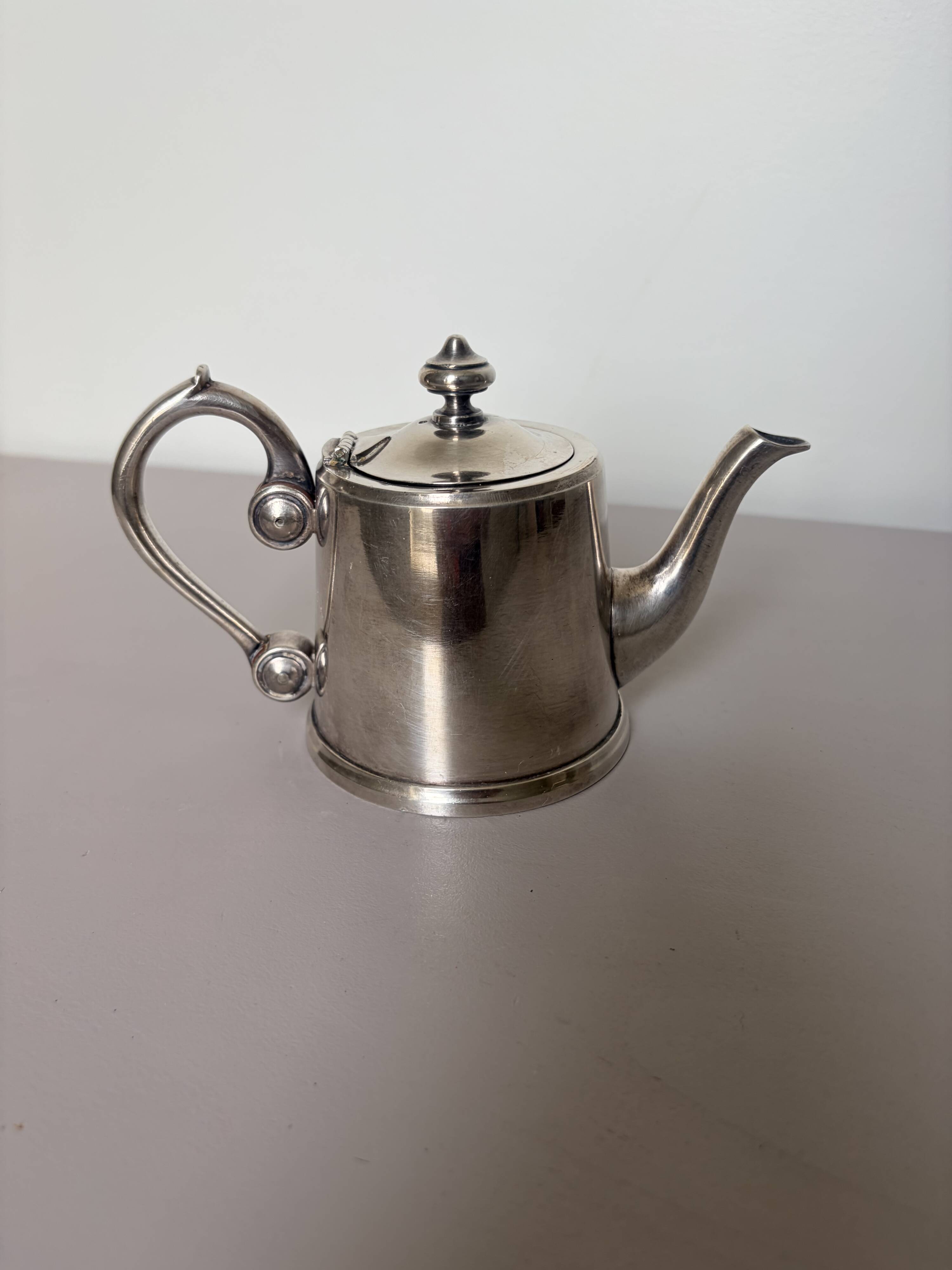 Théière vintage en métal argenté Maison Arthaud 240540