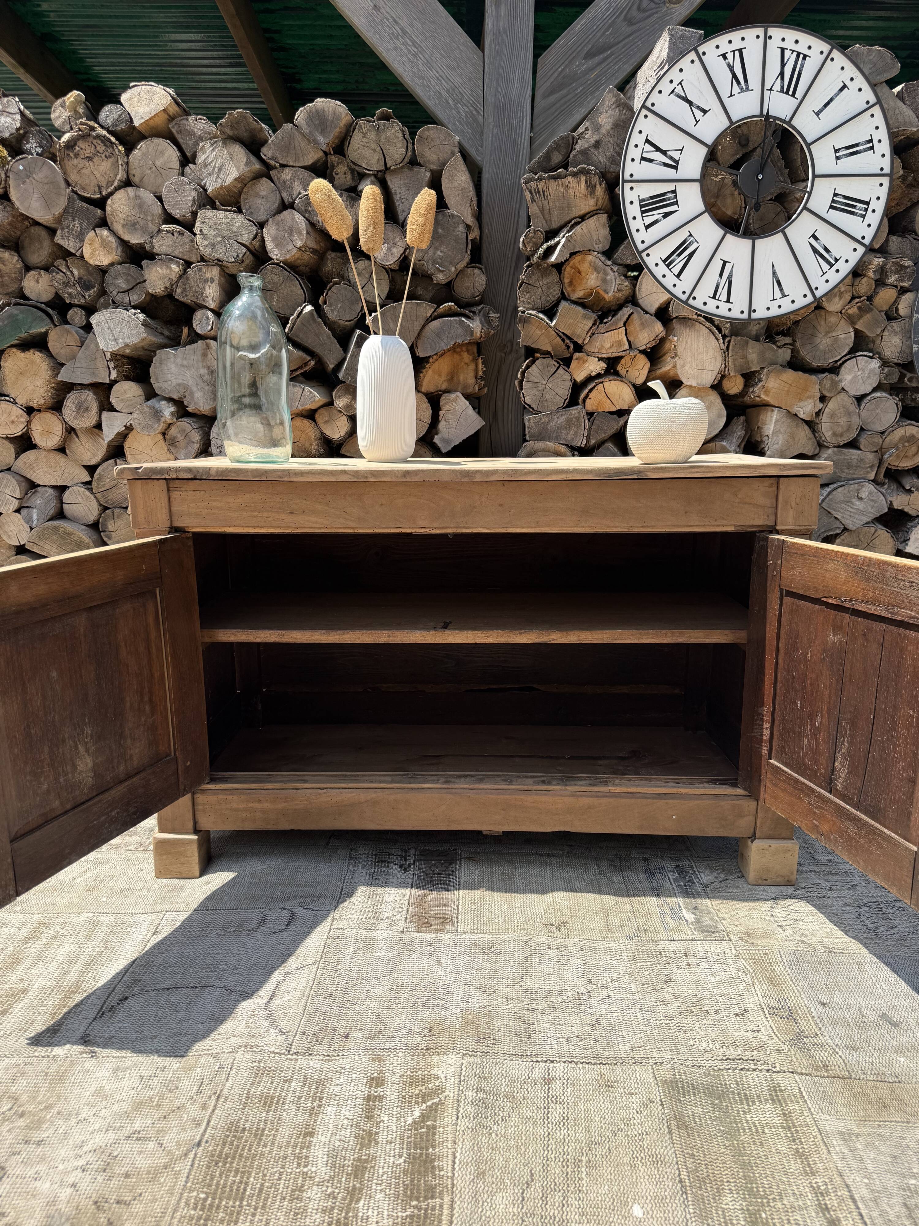Maie ancienne rénovée / Buffet massif