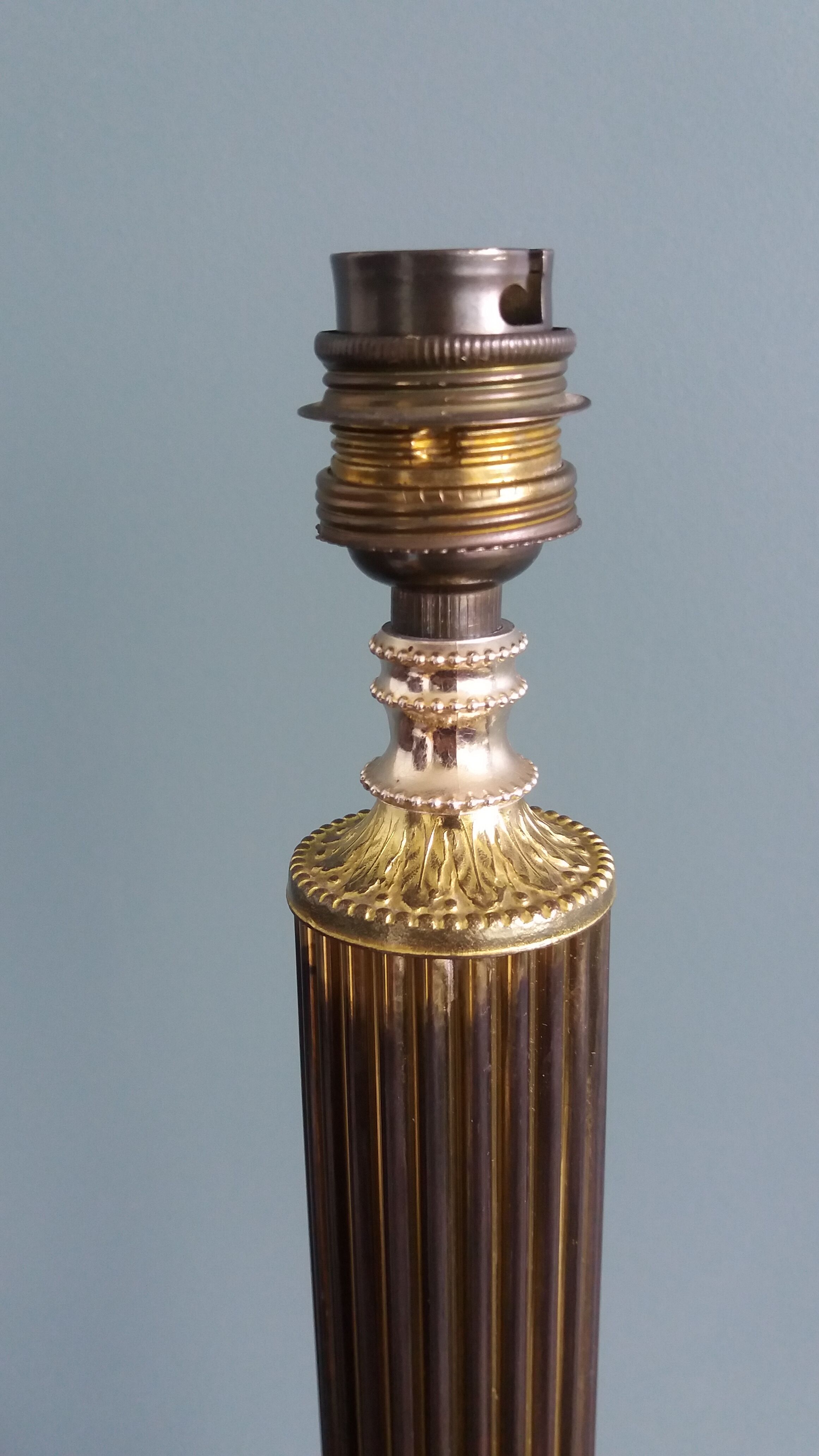 Antique column lamp in marble and gilded metal