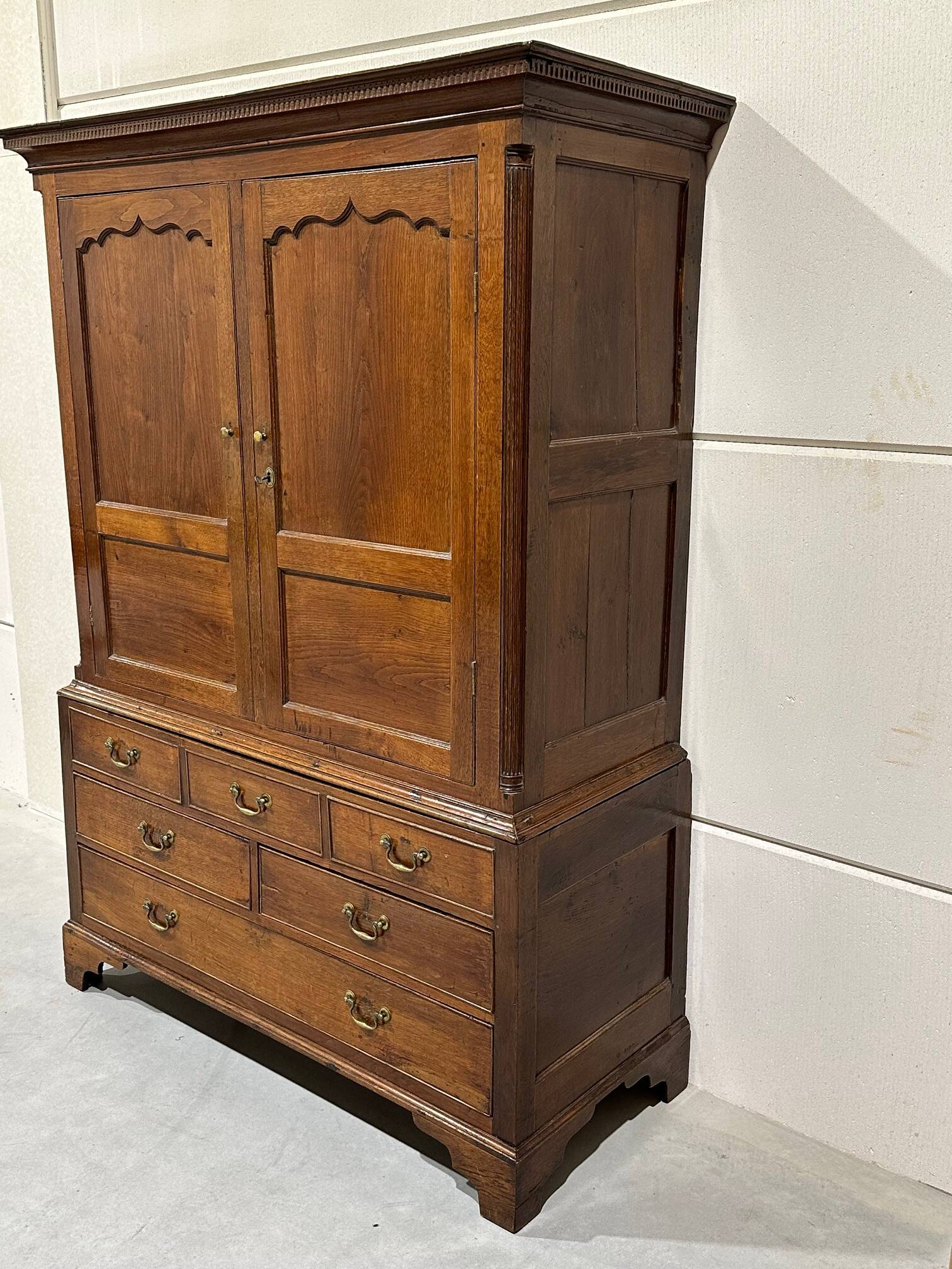 18th Century oak welsh cupboard