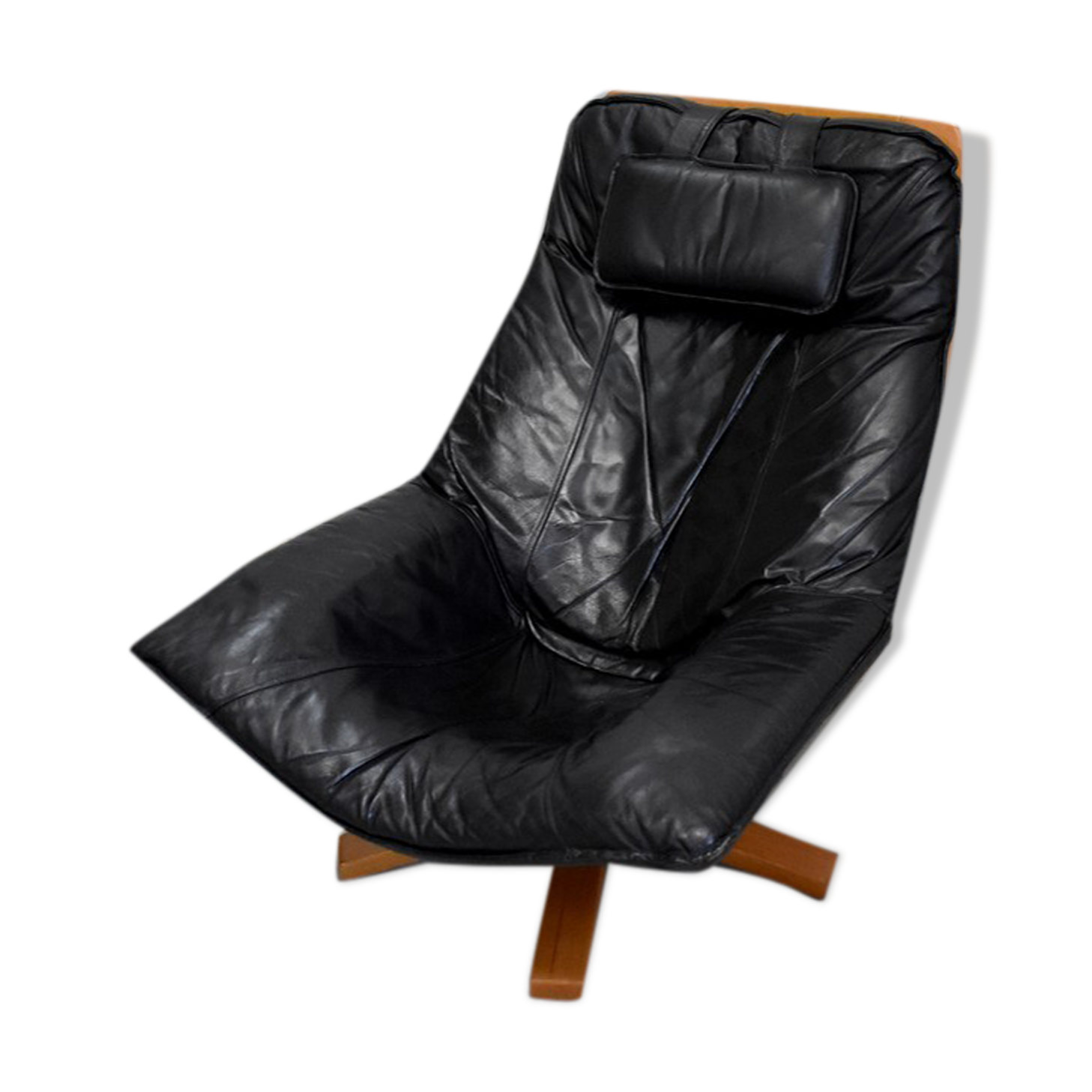 Leather and beech relaxation chair - 1970 / 1980