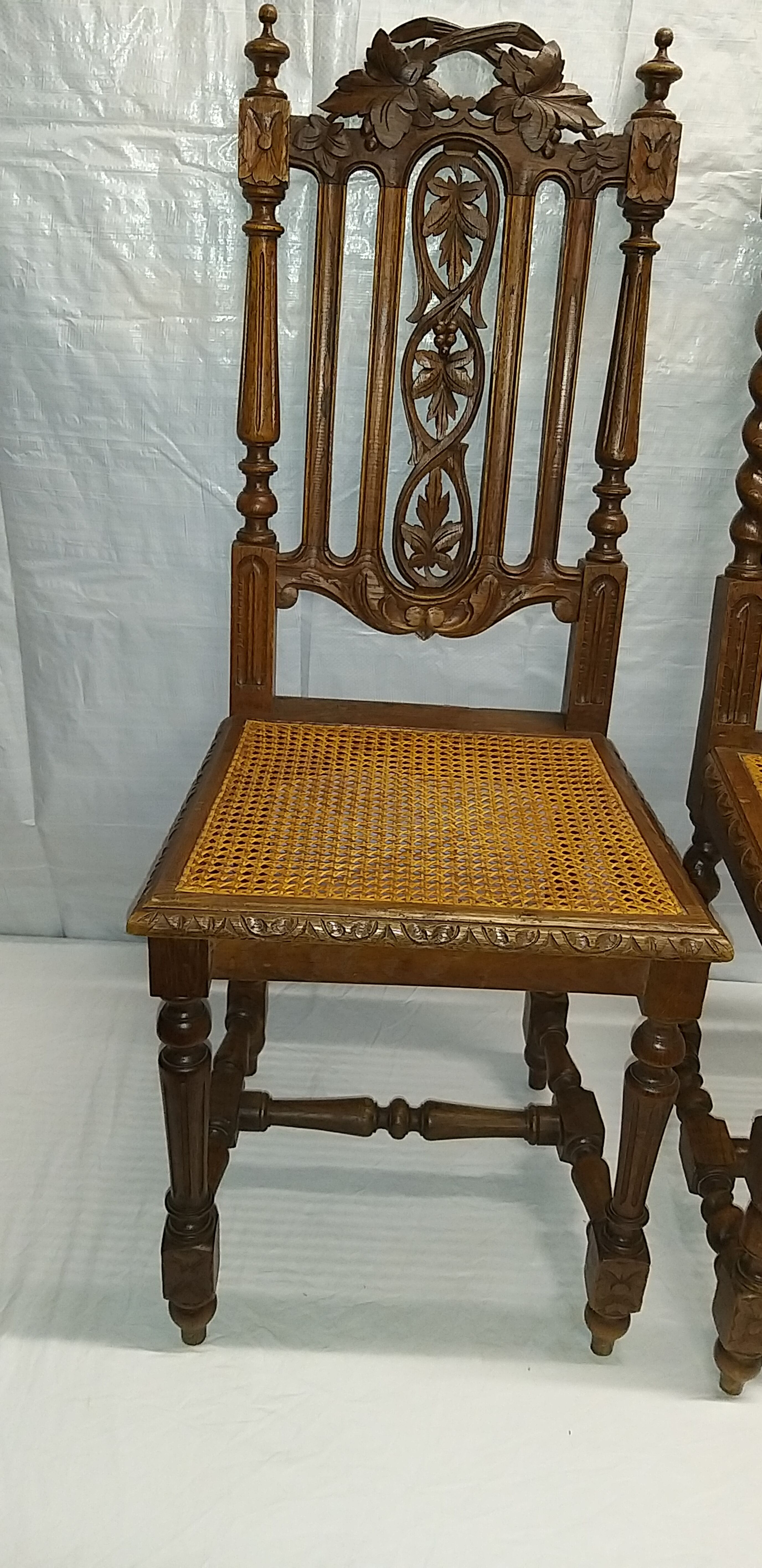 2 chairs Henry 2 years 50/60