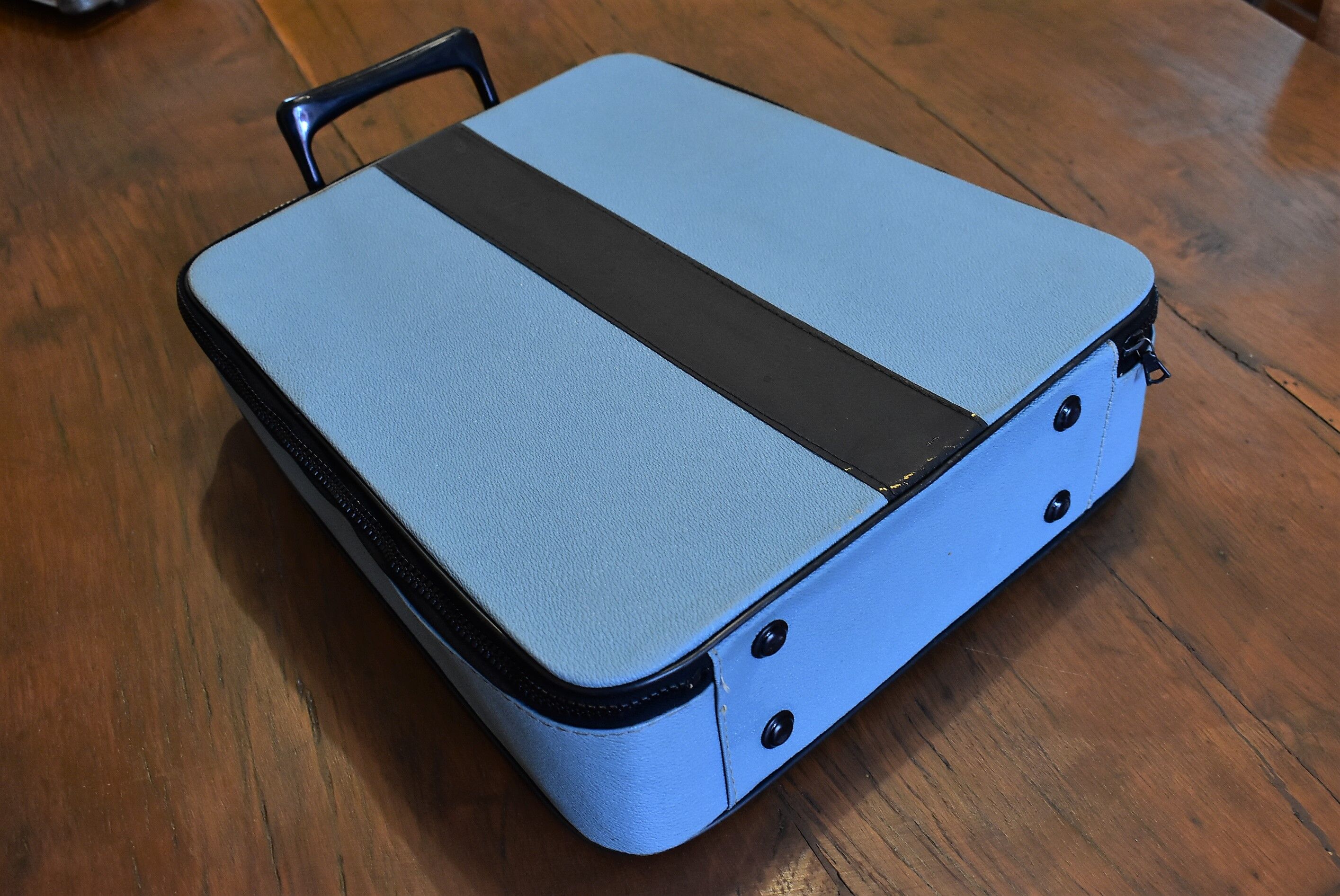 OLIVETTI LETTERA 32 typewriter with case