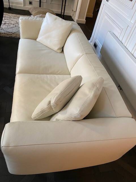 Cassina two-seater sofa in white leather, designer Lissoni, plus 3 white leather cushions
