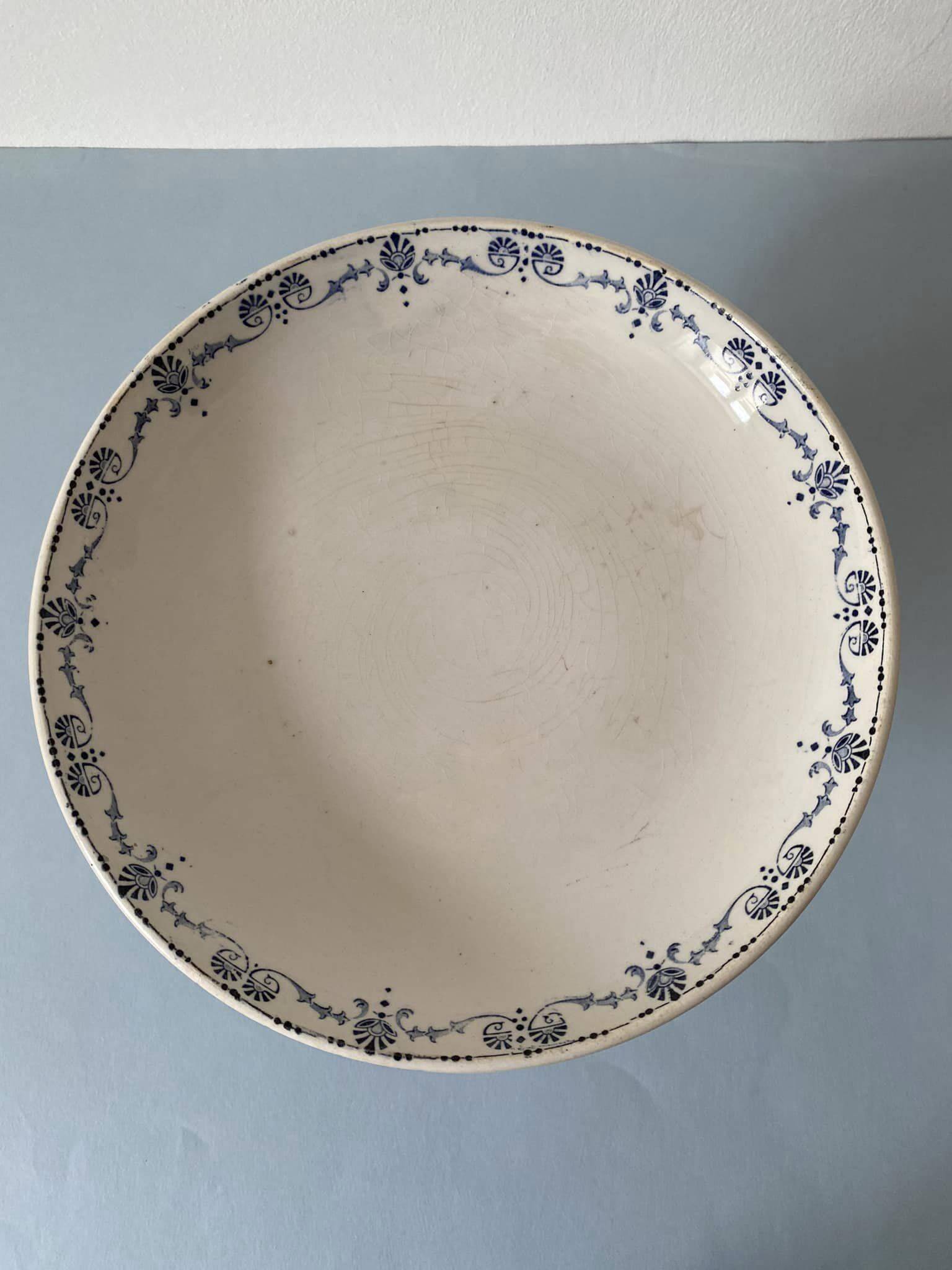 Ancien compotier en porcelaine opaque de Gien Terre de Fer, Modèle Étrusque