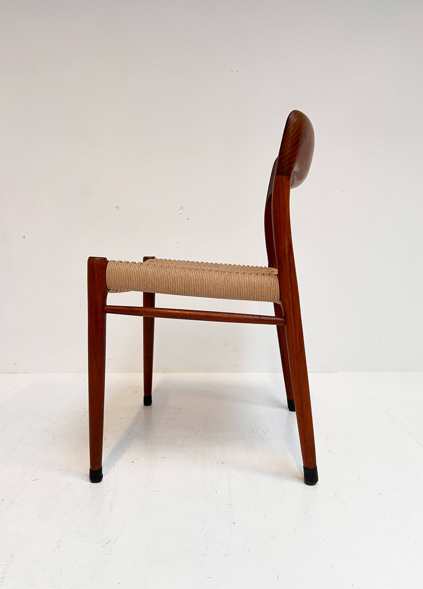 Refurbished set of 4 Model 75 chairs by Niels Møller, 1960s