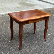Table basse table d'appoint bout de canapé en chêne style Louis XV 1950