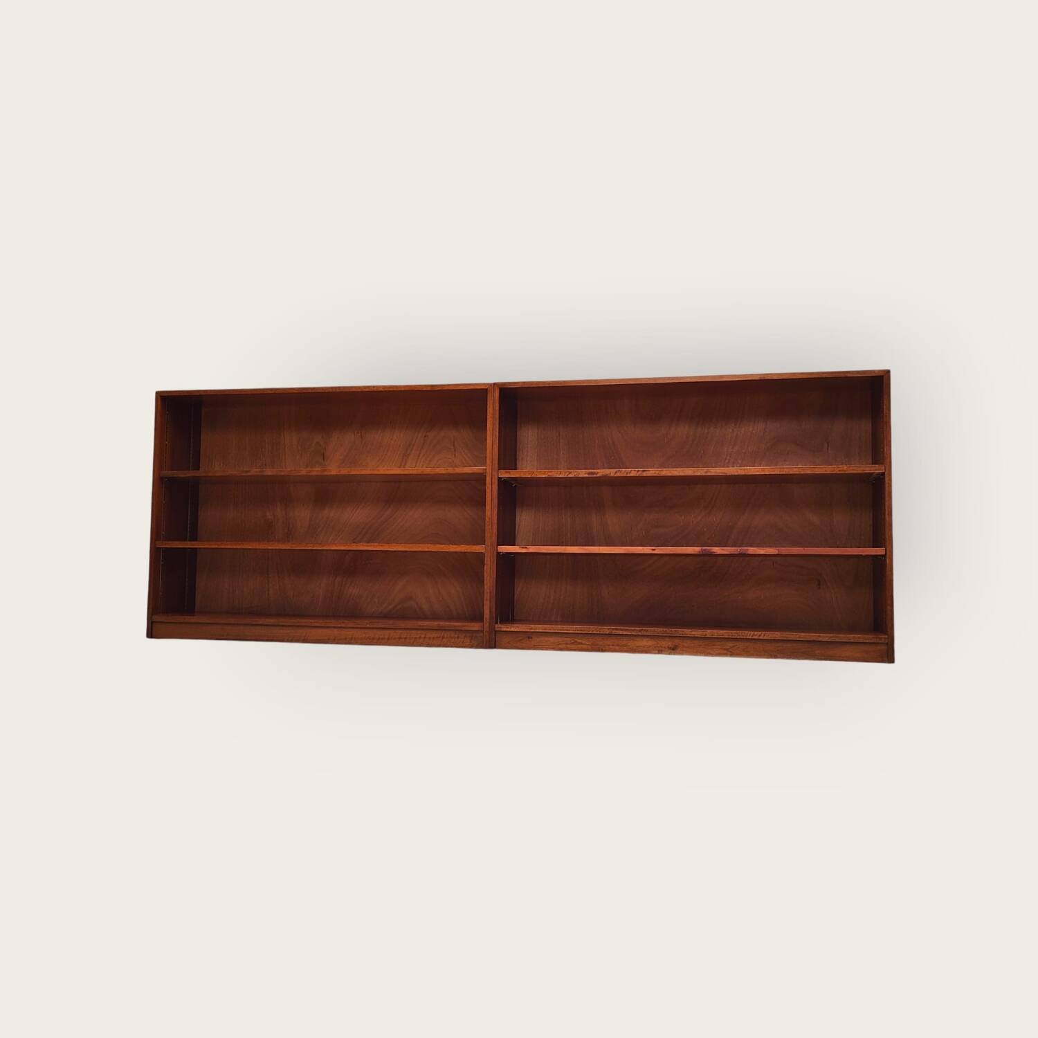 Bibliothèque du milieu du siècle