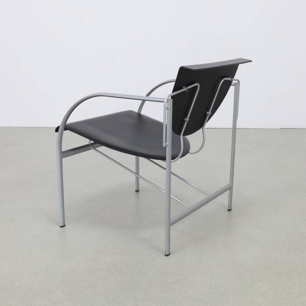 2 fauteuils postmodernes « Kokatu » en cuir par MA Ciganda pour Akaba, années 1980