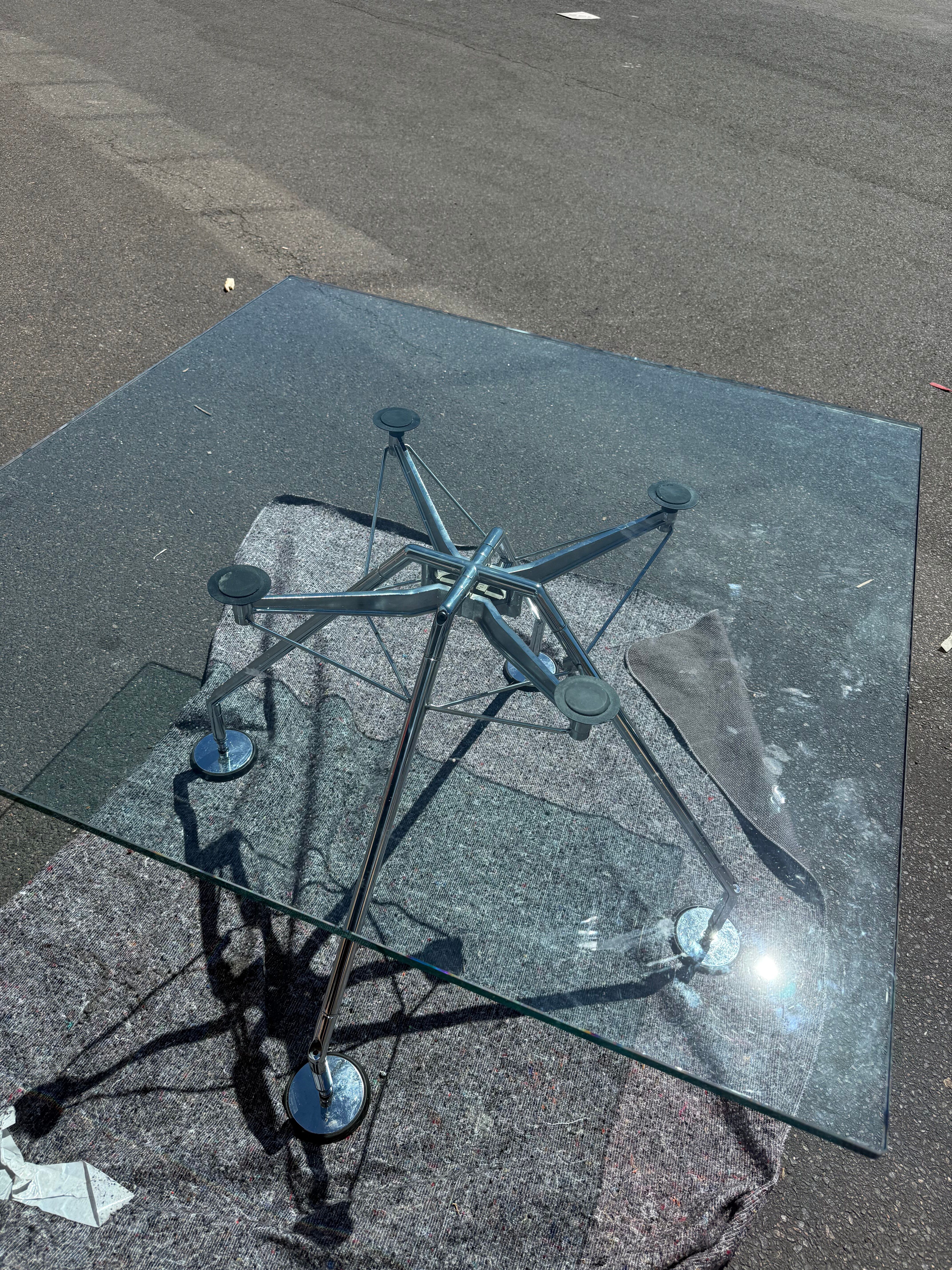 Table Nomos Norman Foster 120cm