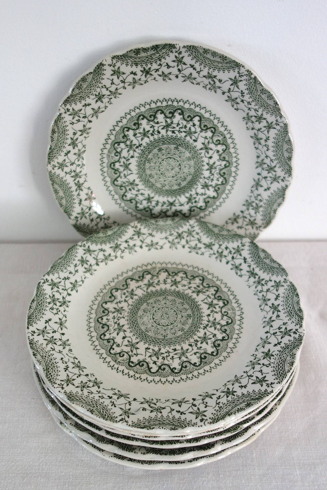8 dessert plates in Fine Ware earthenware