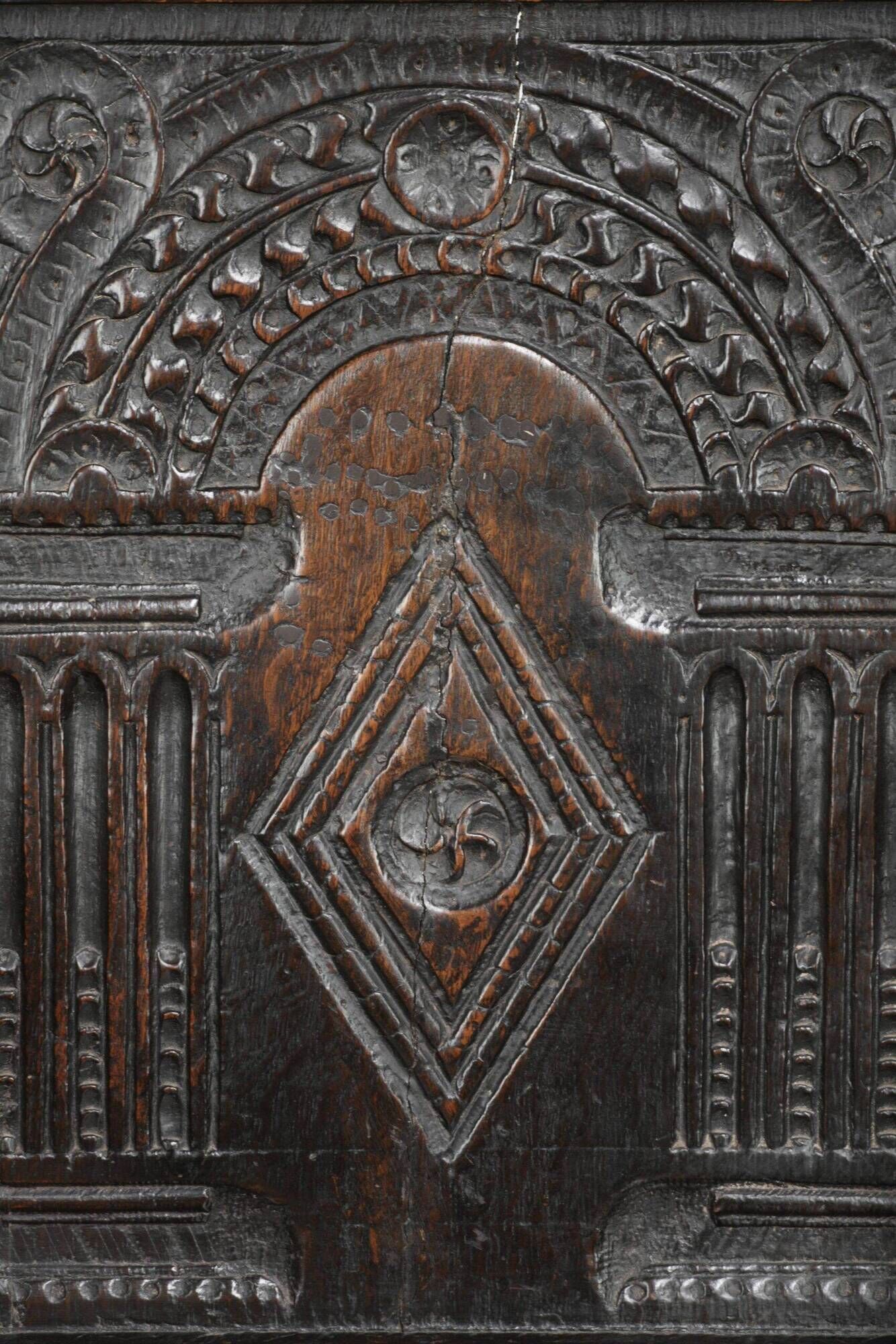Antique English oak chair / wainscot chair from the 17th century