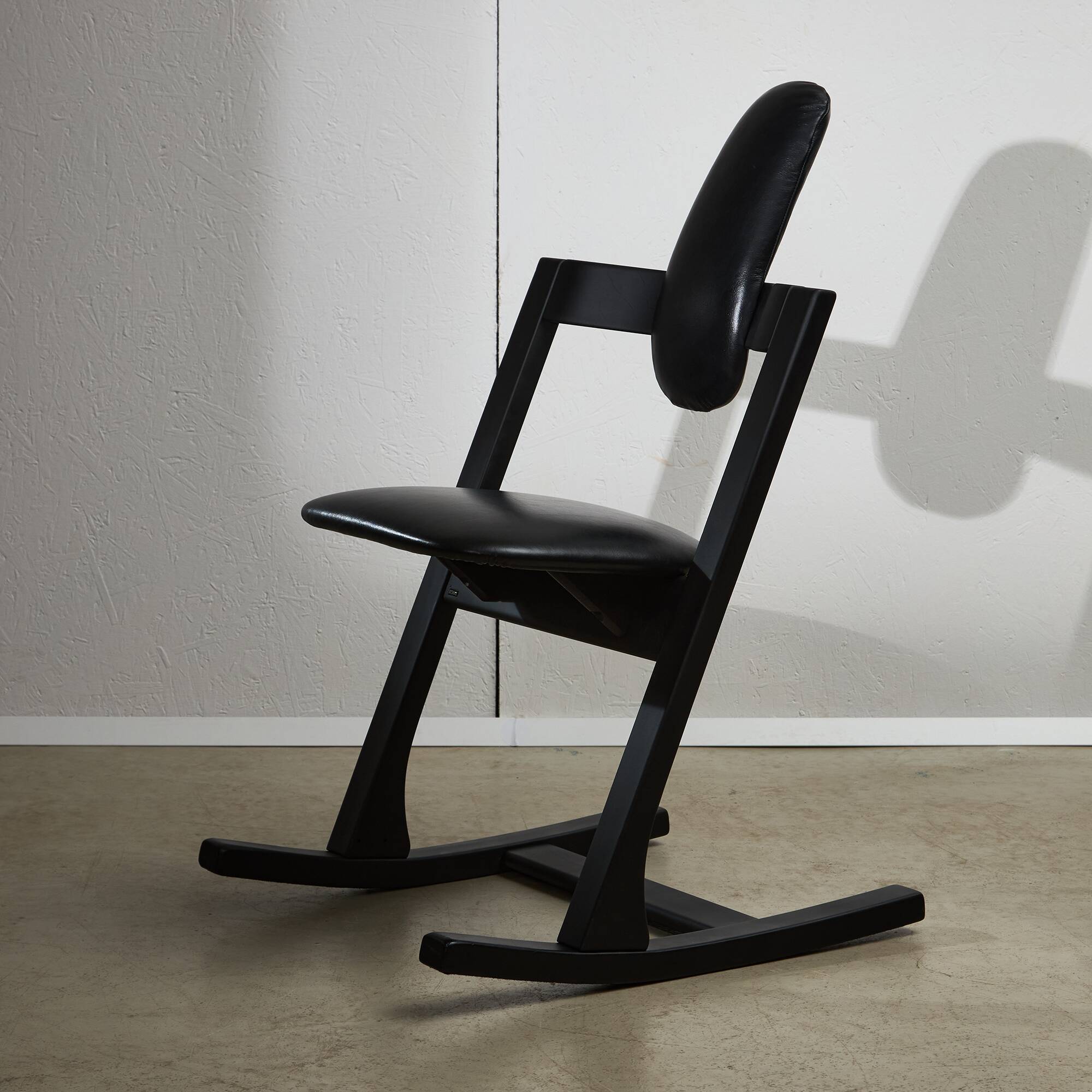 Chaise Ergonomique Pendule en Cuir Noir par Peter Opsvik pour Stokke, 1983