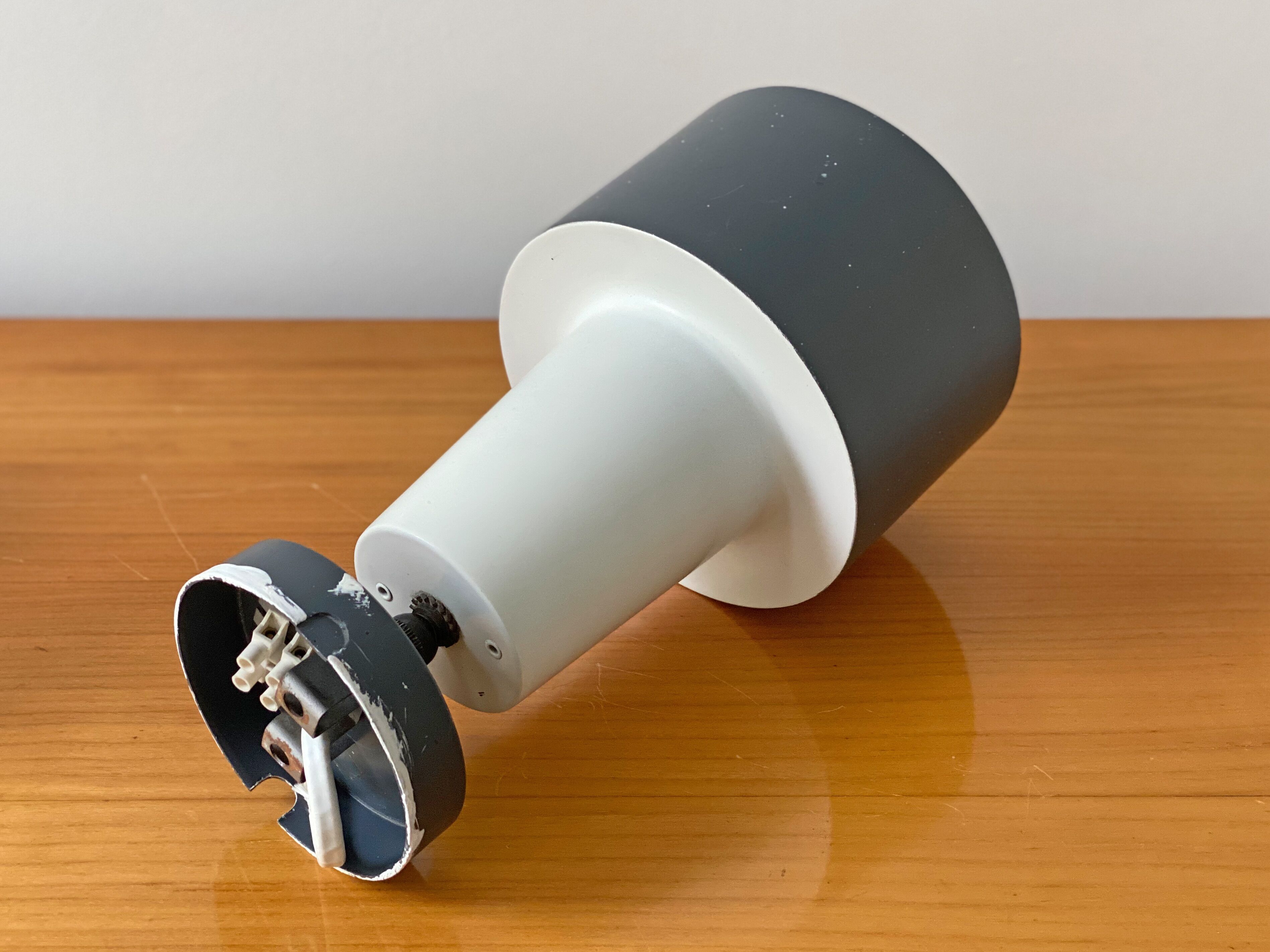 Exaktor spot wall sconce