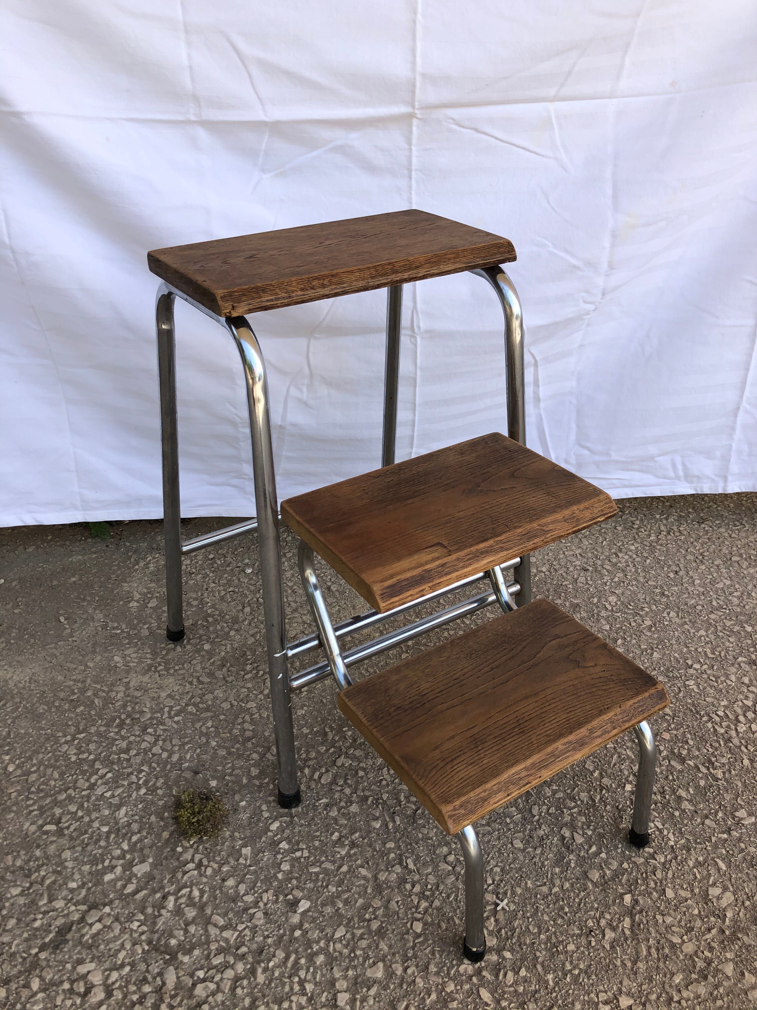 Stepladder walking feet